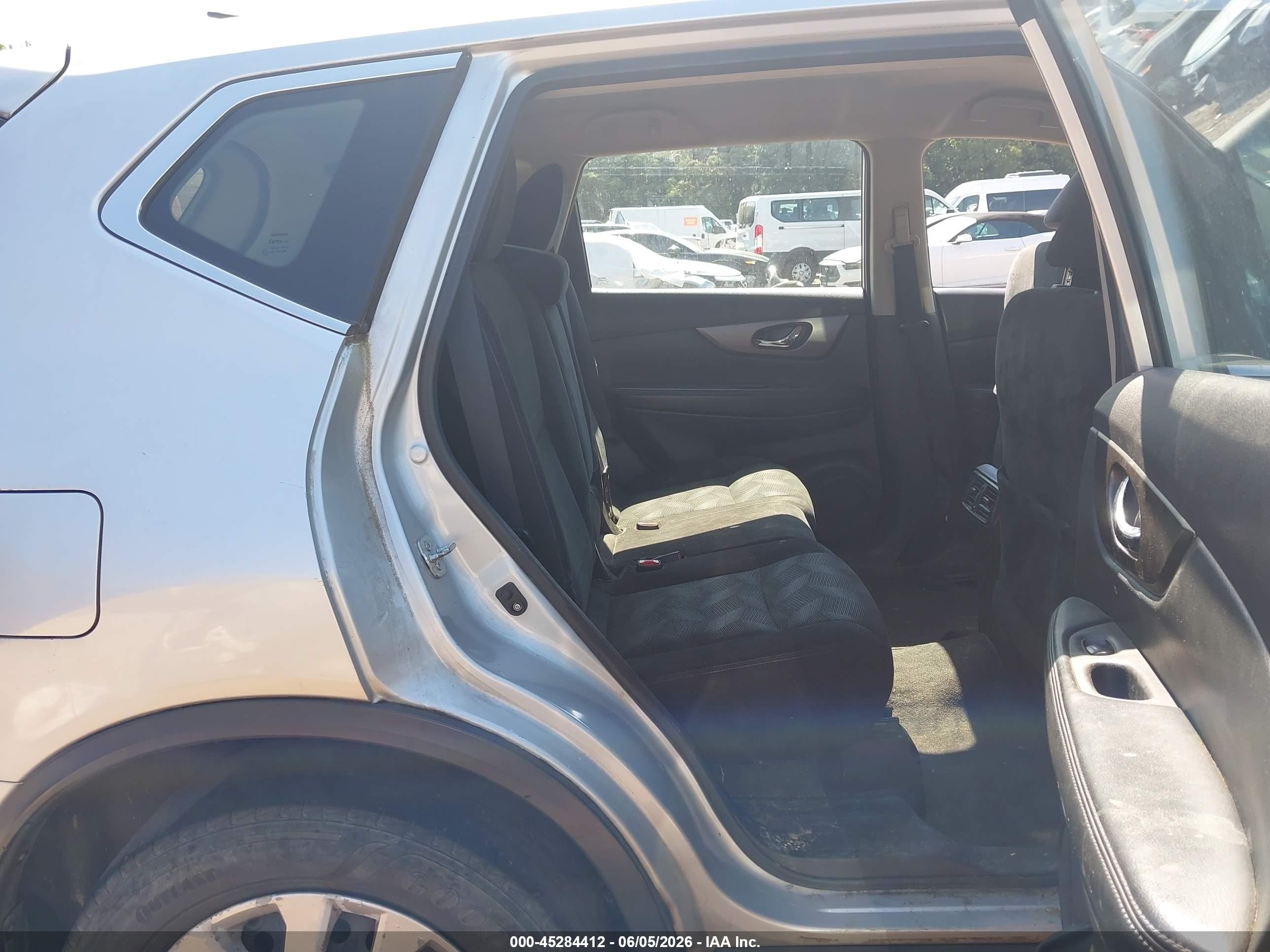 2014 Nissan Rogue S Silver vin: 5N1AT2MTXEC809051