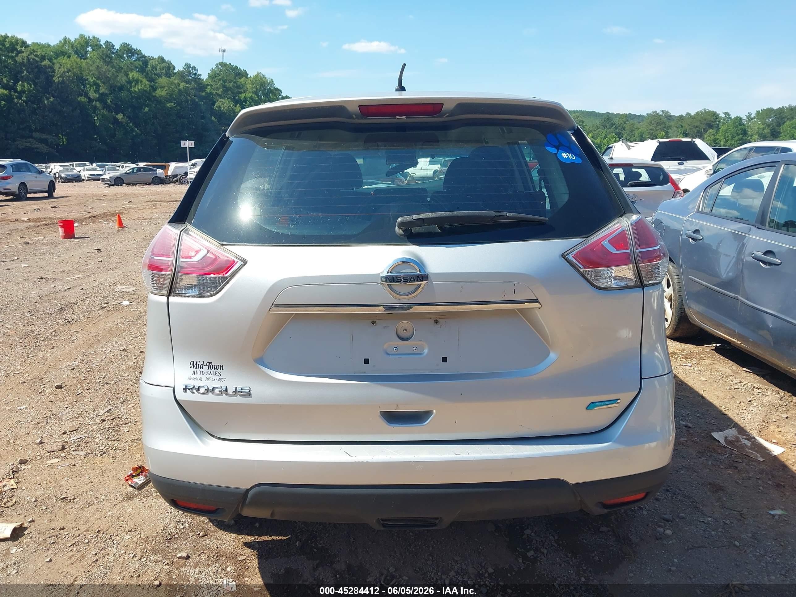 2014 Nissan Rogue S Silver vin: 5N1AT2MTXEC809051