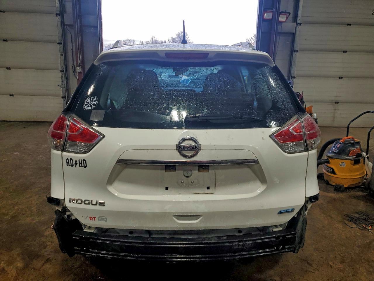 2014 Nissan Rogue S White vin: 5N1AT2MTXEC811298