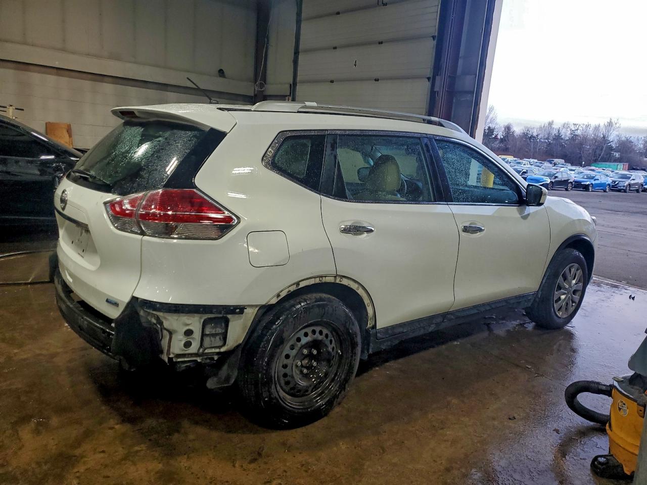 2014 Nissan Rogue S White vin: 5N1AT2MTXEC811298