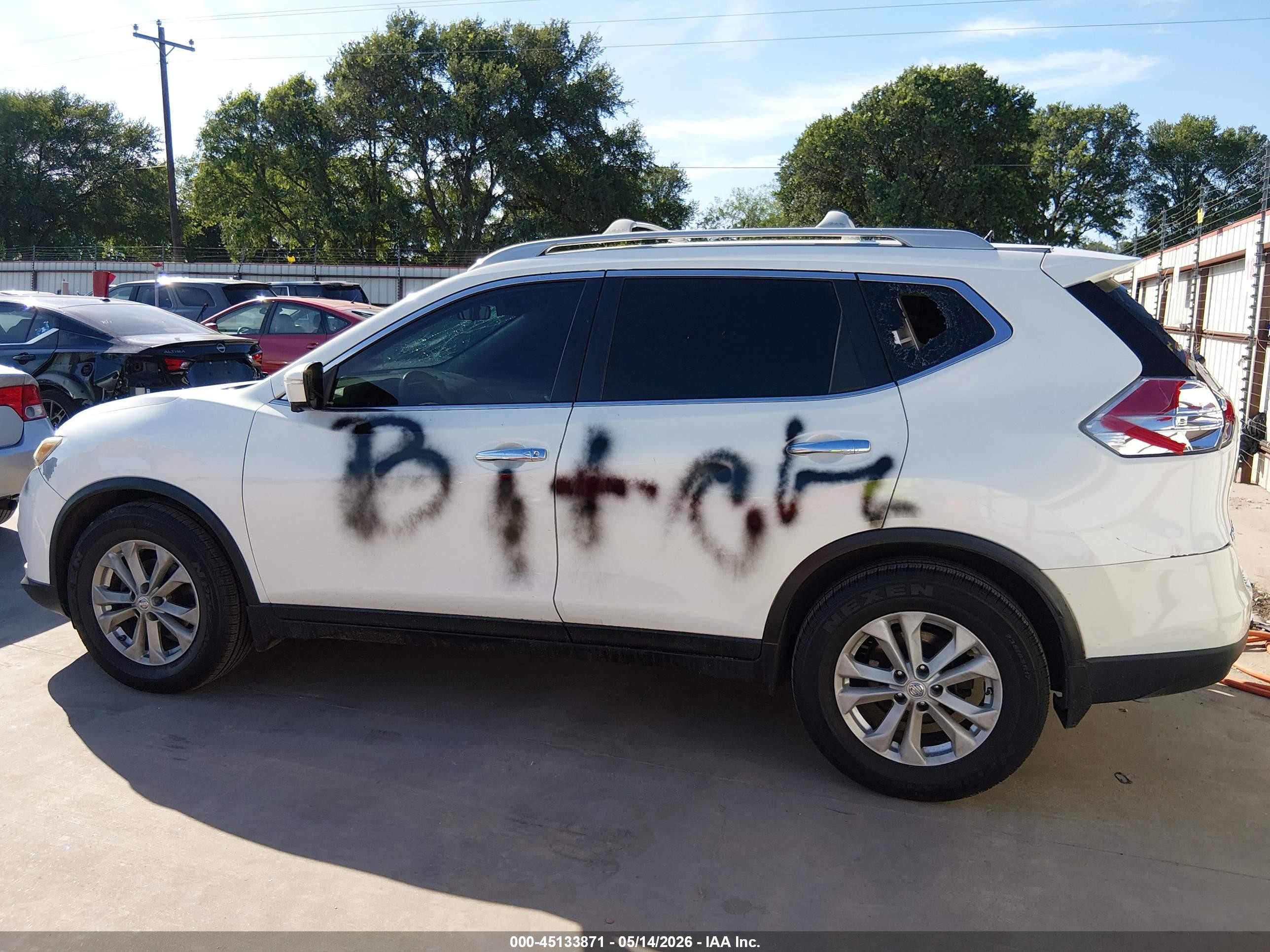 2014 Nissan Rogue Sv White vin: 5N1AT2MTXEC815092