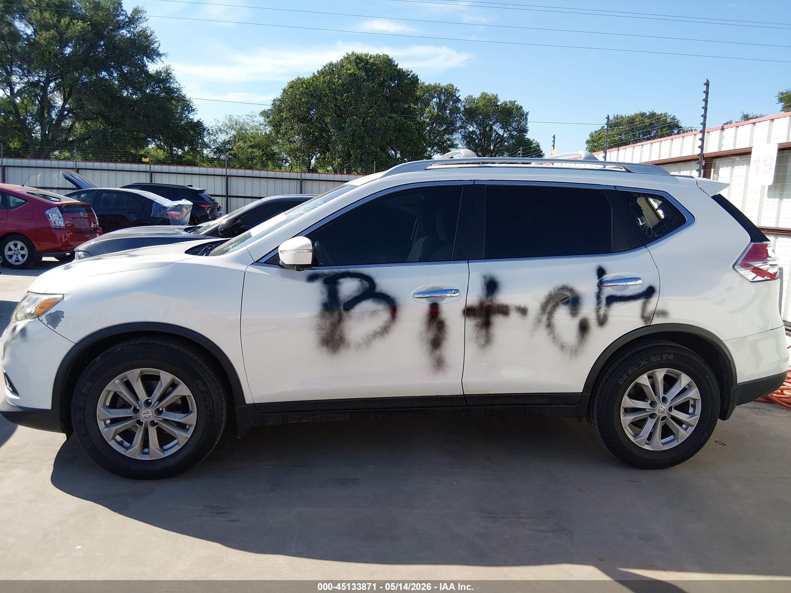 2014 Nissan Rogue Sv White vin: 5N1AT2MTXEC815092