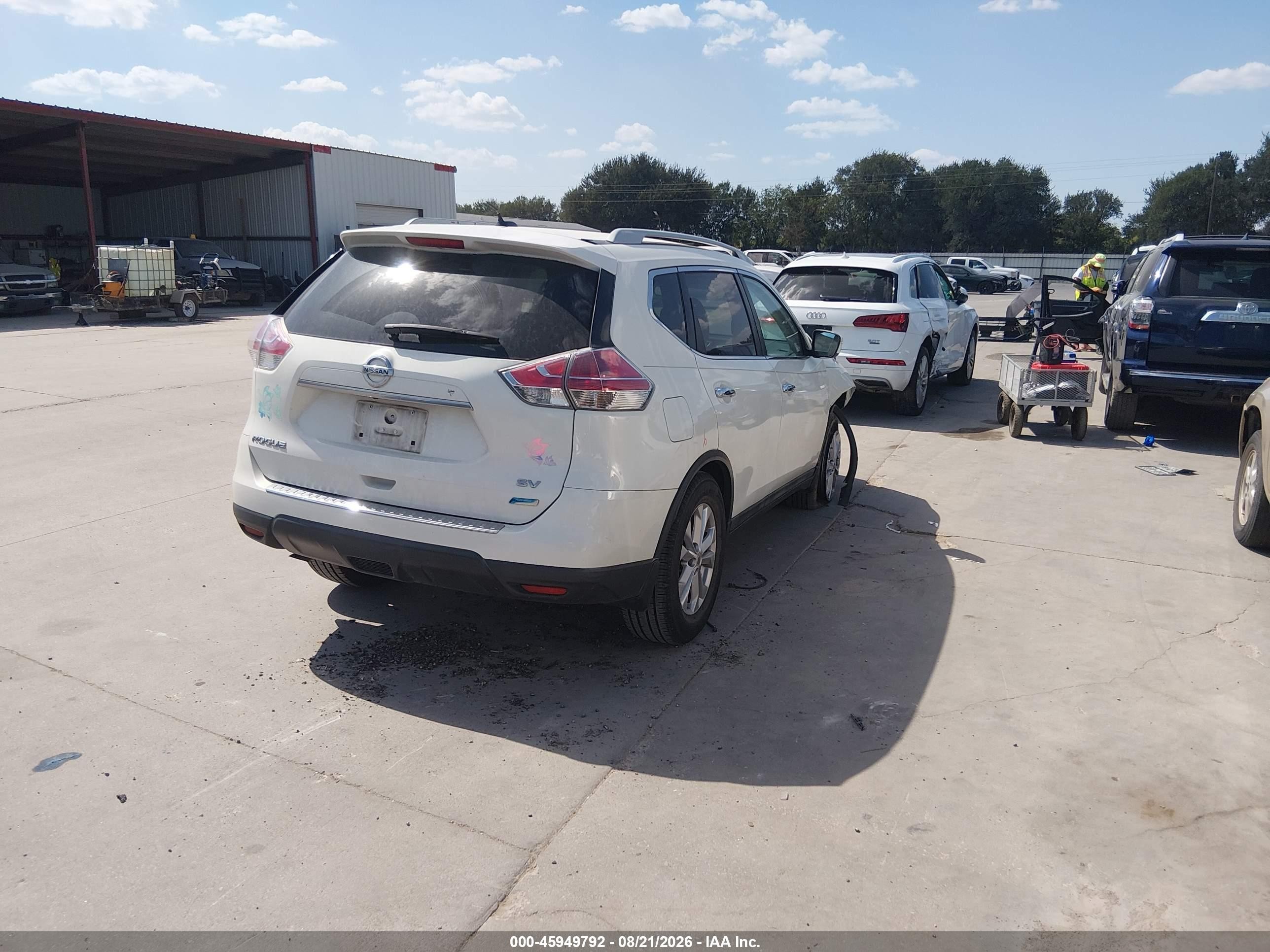 2014 Nissan Rogue Sv White vin: 5N1AT2MTXEC866690