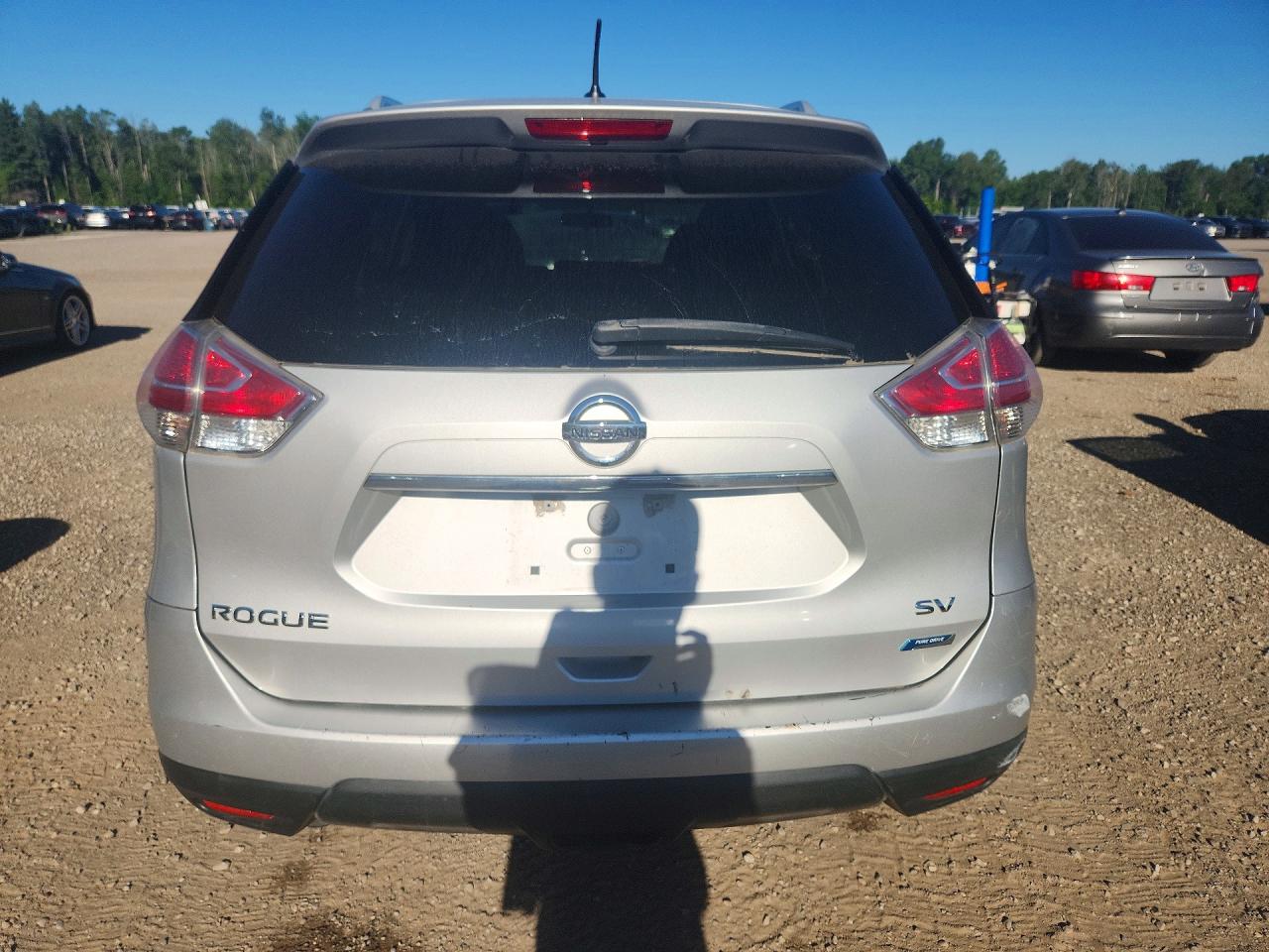 2015 Nissan Rogue S Silver vin: 5N1AT2MTXFC753792