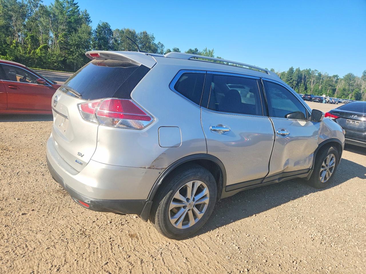 2015 Nissan Rogue S Silver vin: 5N1AT2MTXFC753792