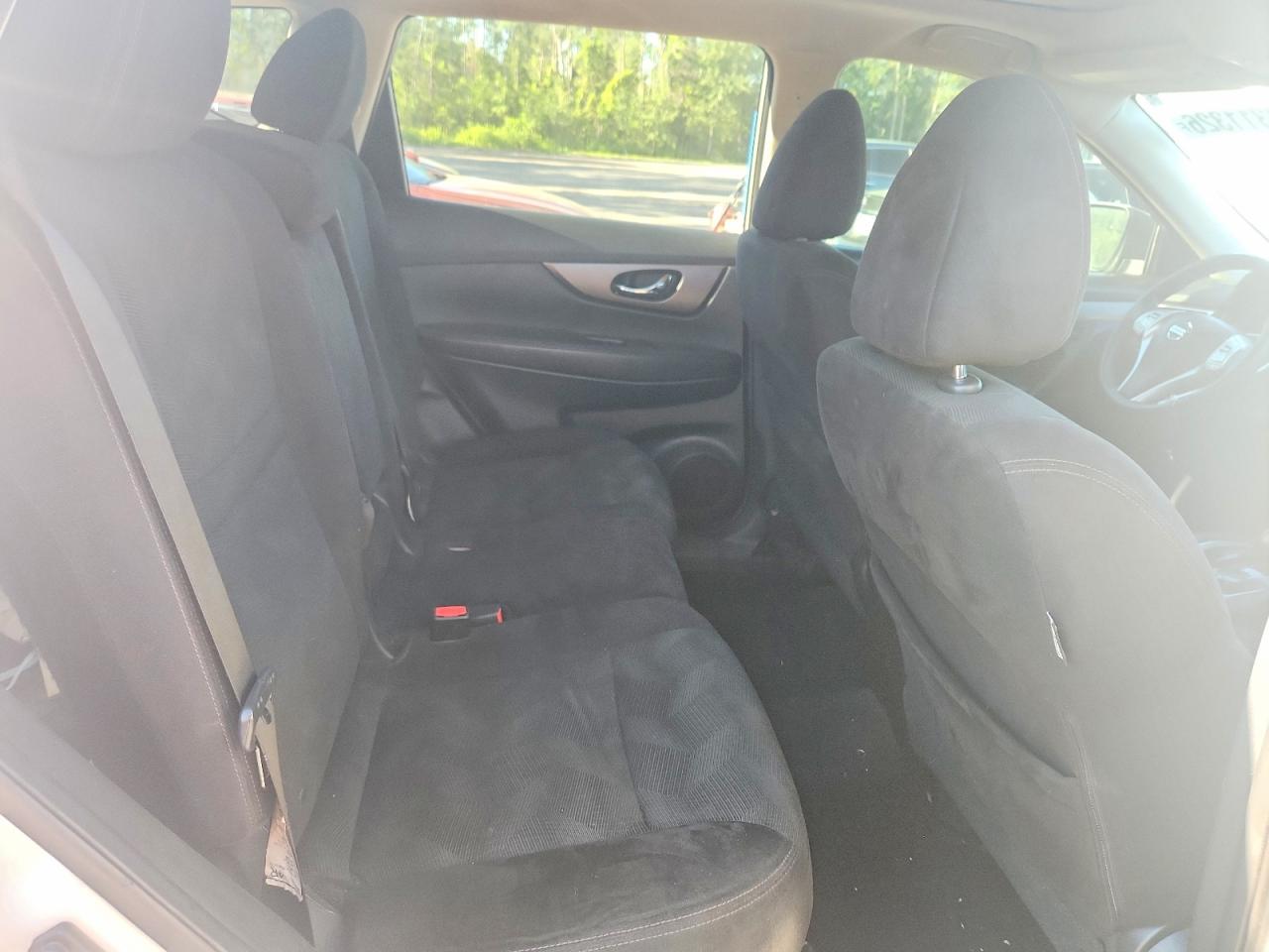 2015 Nissan Rogue S Silver vin: 5N1AT2MTXFC753792