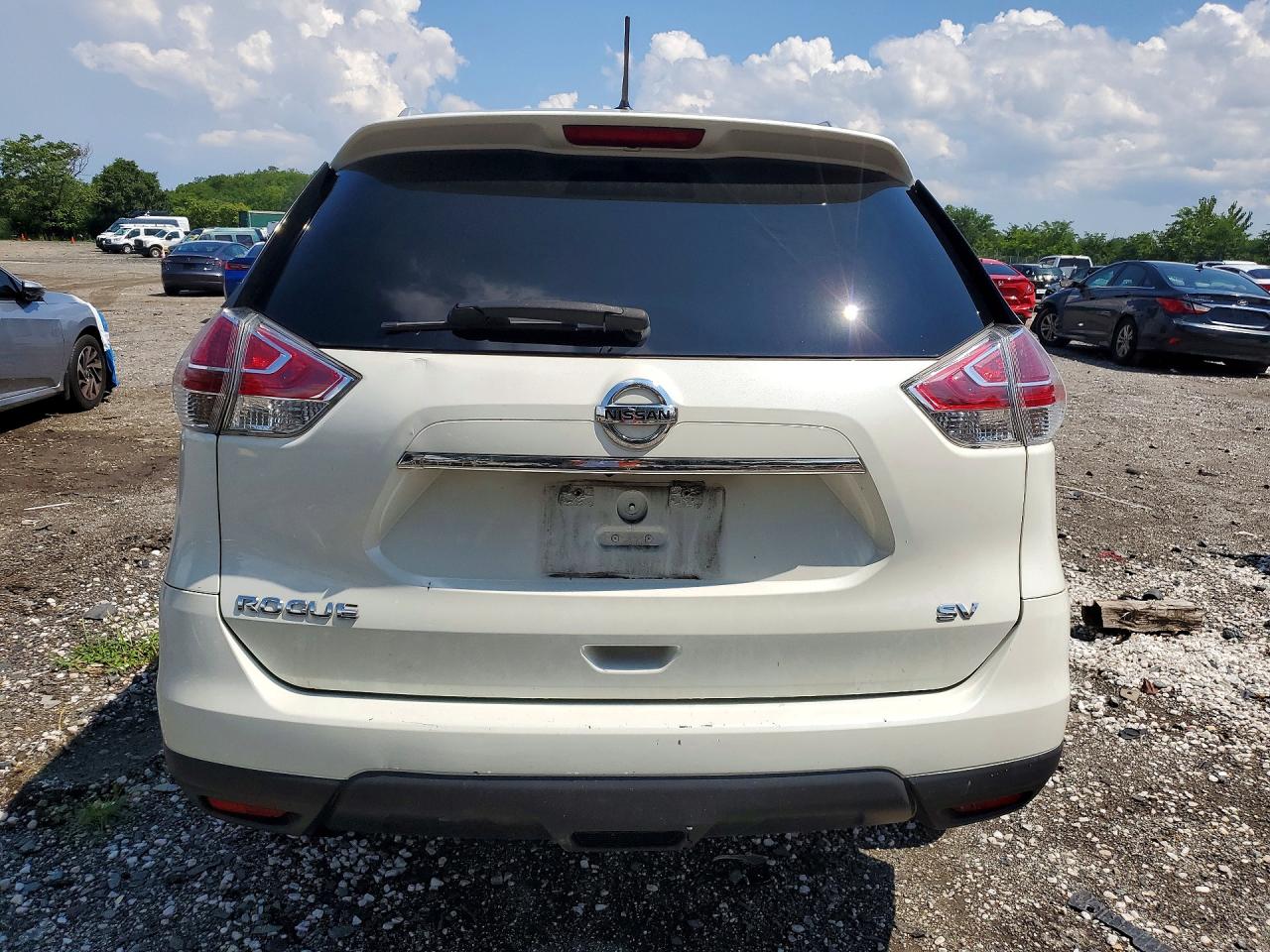 2015 Nissan Rogue Sv White vin: 5N1AT2MTXFC759169