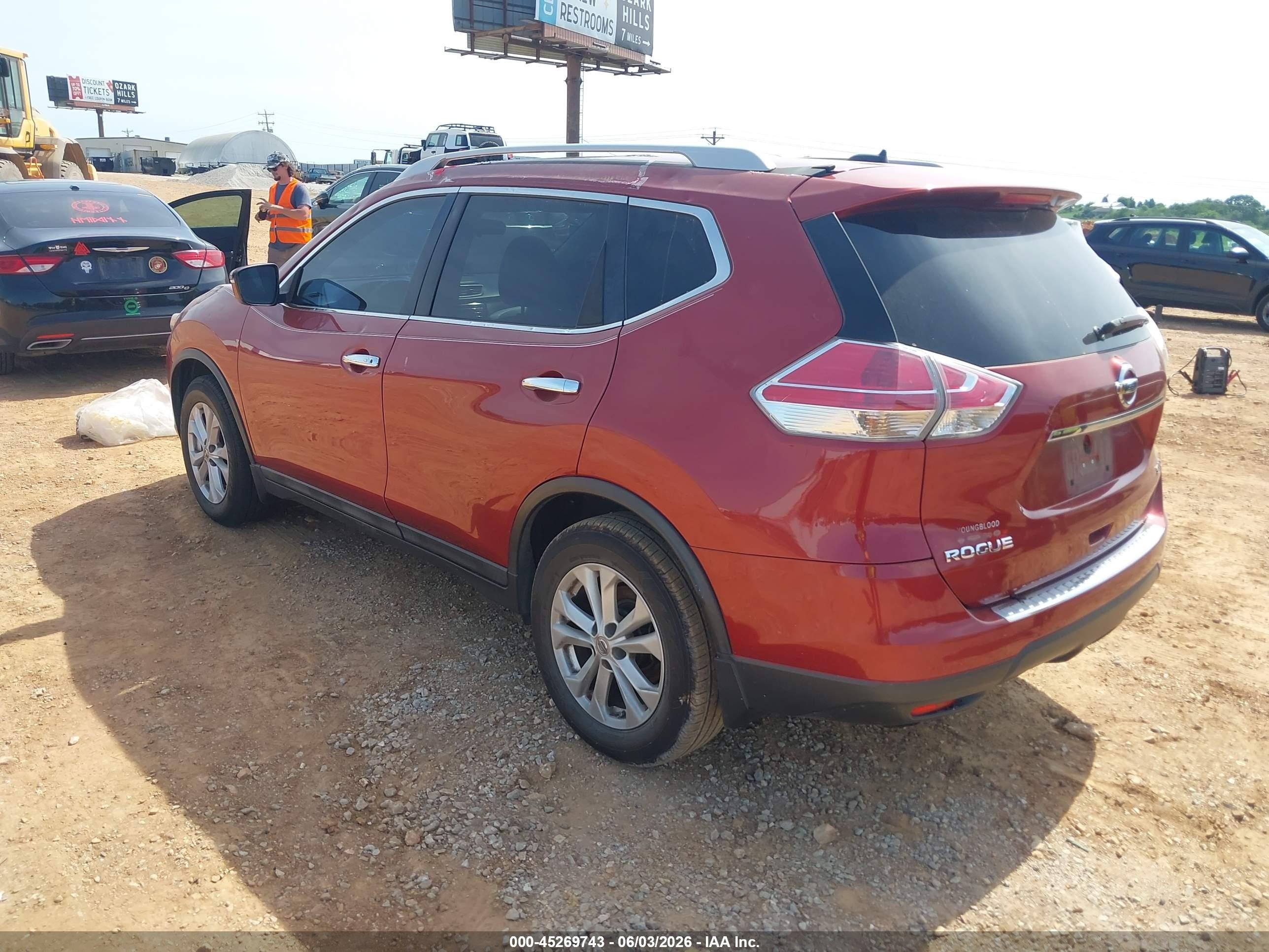 2015 Nissan Rogue Sv Красный vin: 5N1AT2MTXFC841354