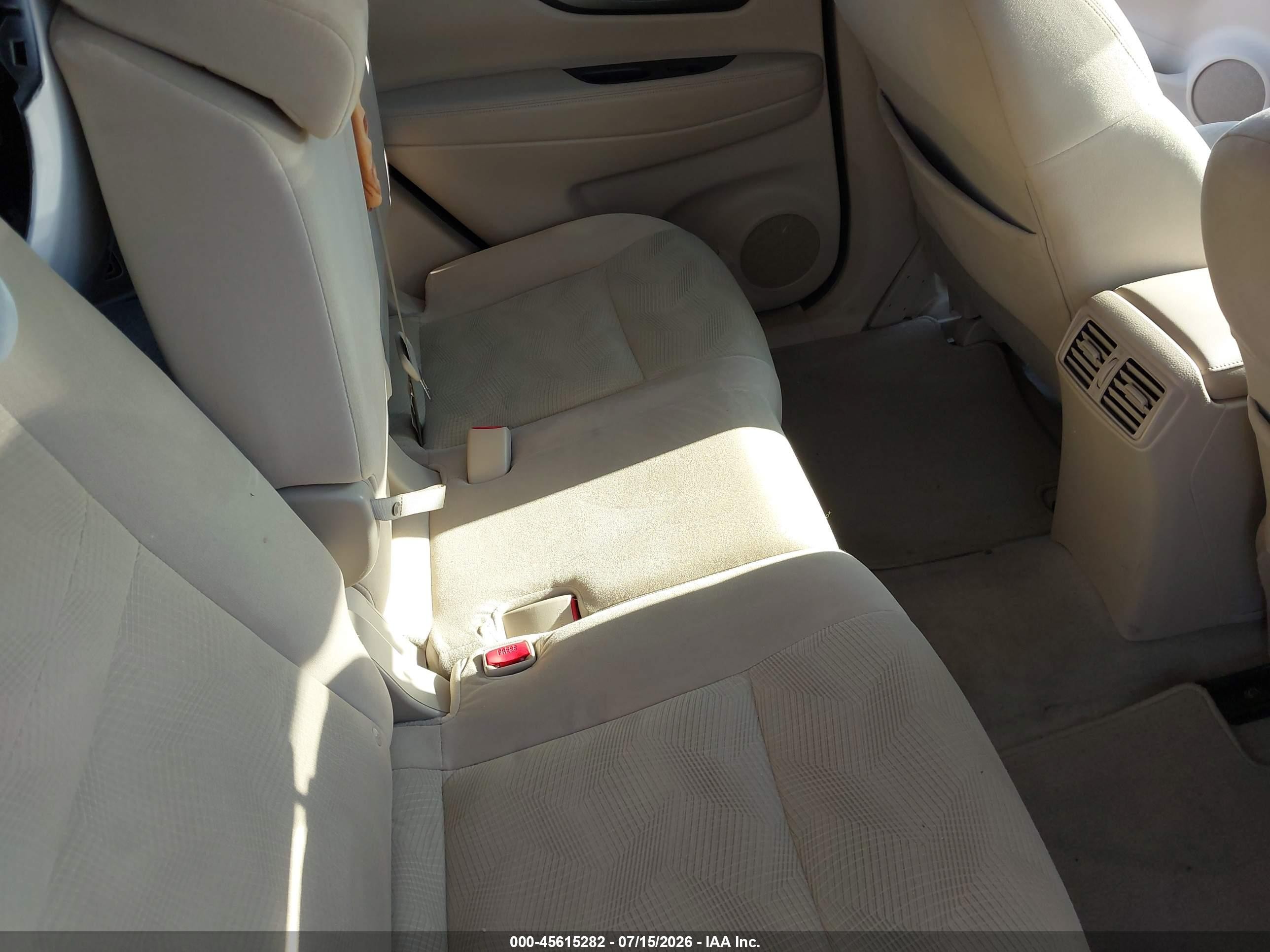 2014 Nissan Rogue Sv White vin: 5N1AT2MV0EC750979