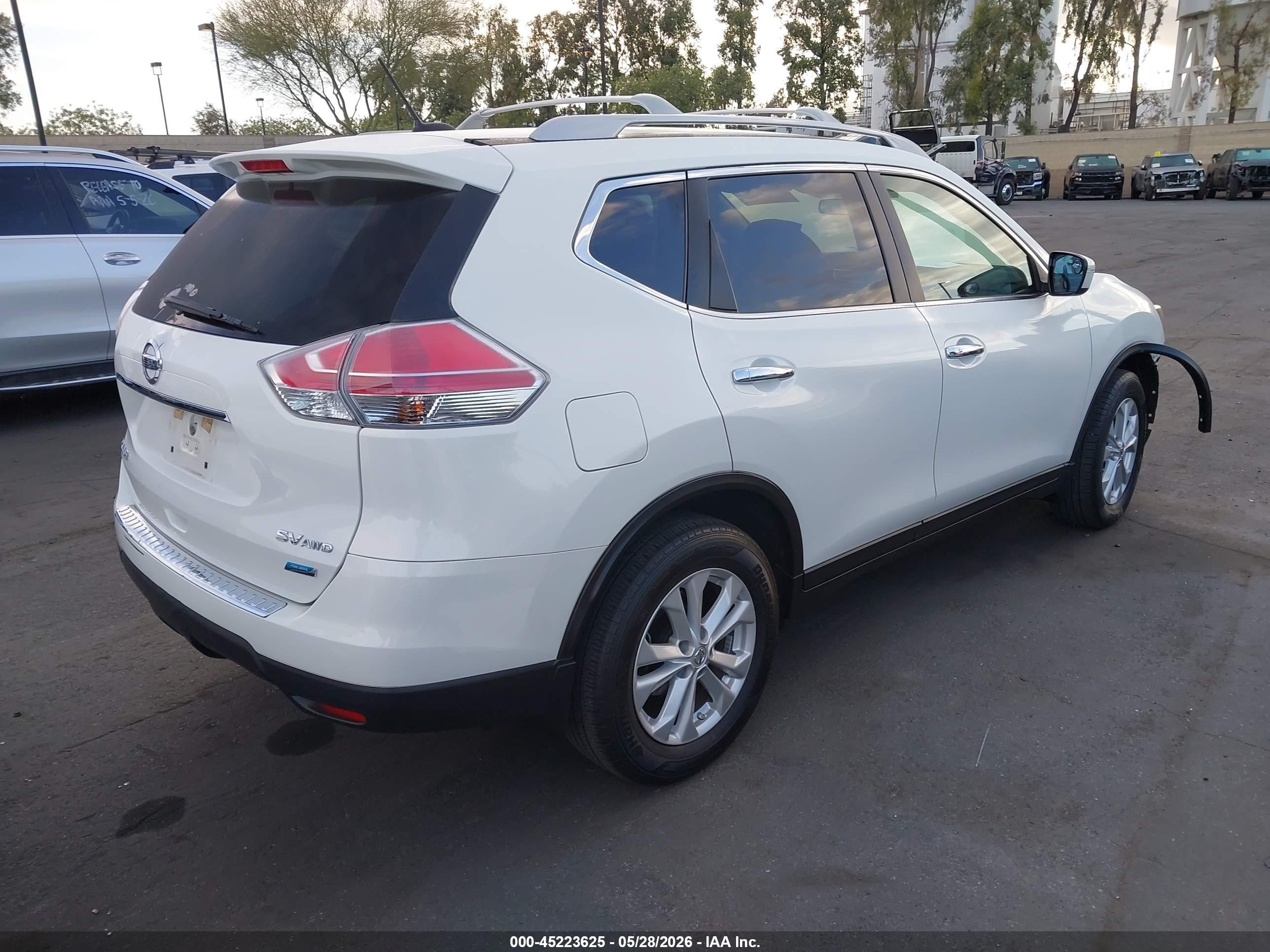 2014 Nissan Rogue Sv White vin: 5N1AT2MV0EC828662