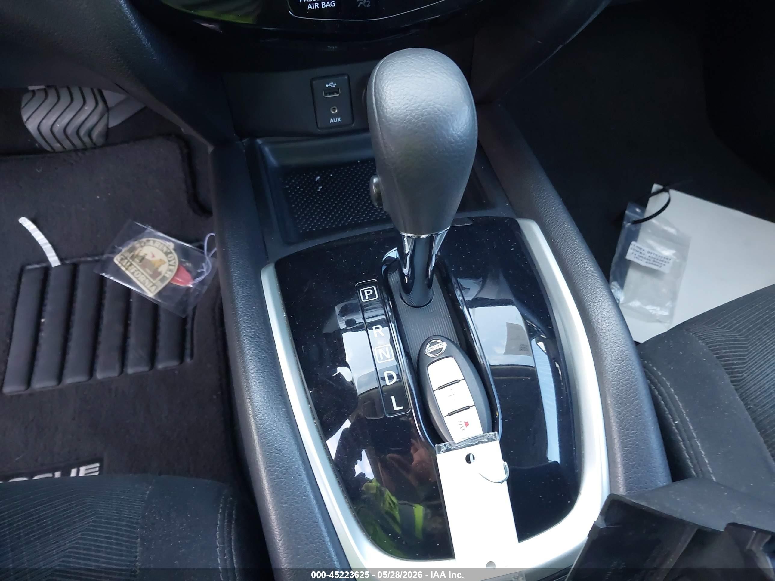 2014 Nissan Rogue Sv White vin: 5N1AT2MV0EC828662