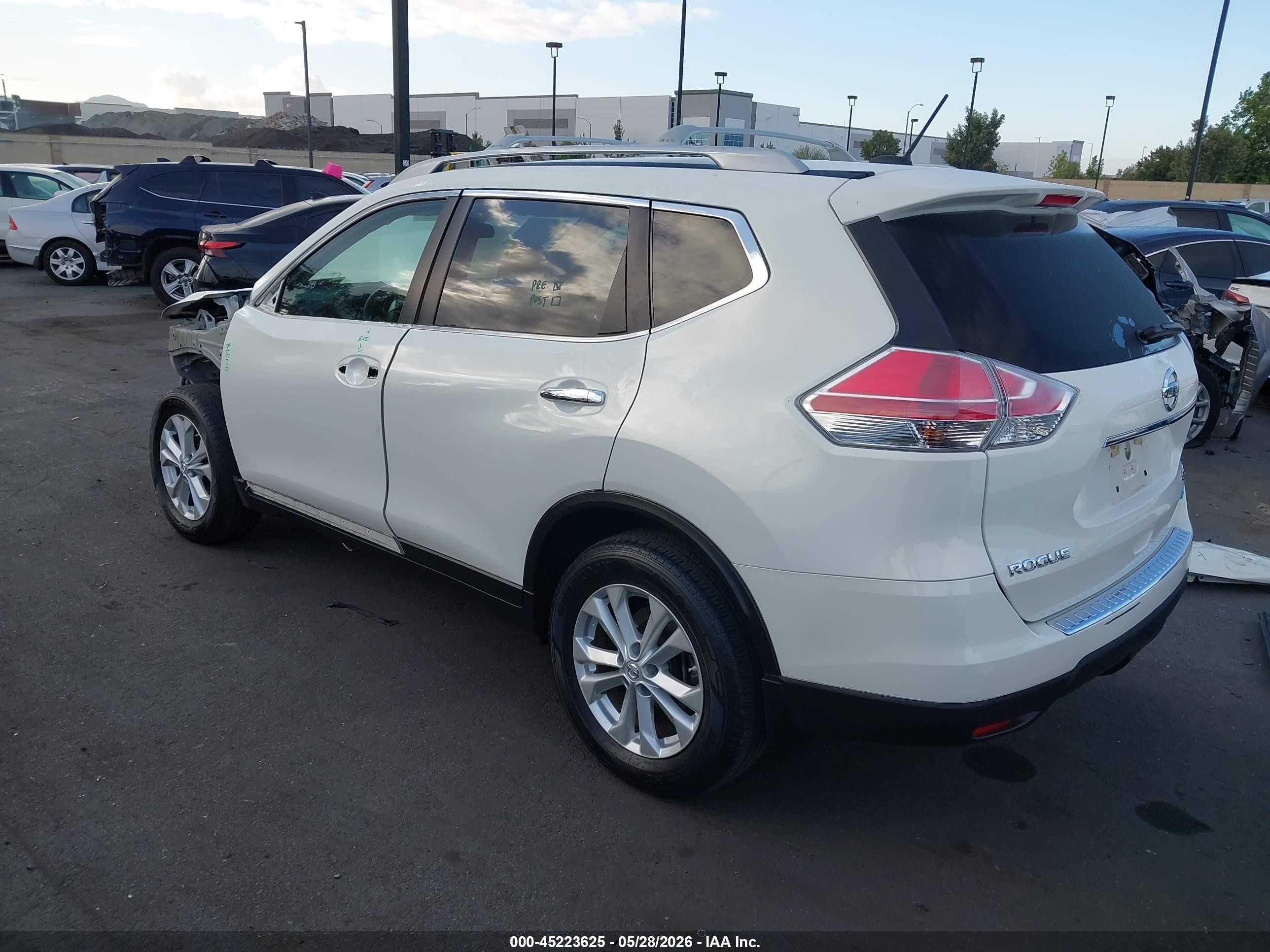 2014 Nissan Rogue Sv White vin: 5N1AT2MV0EC828662