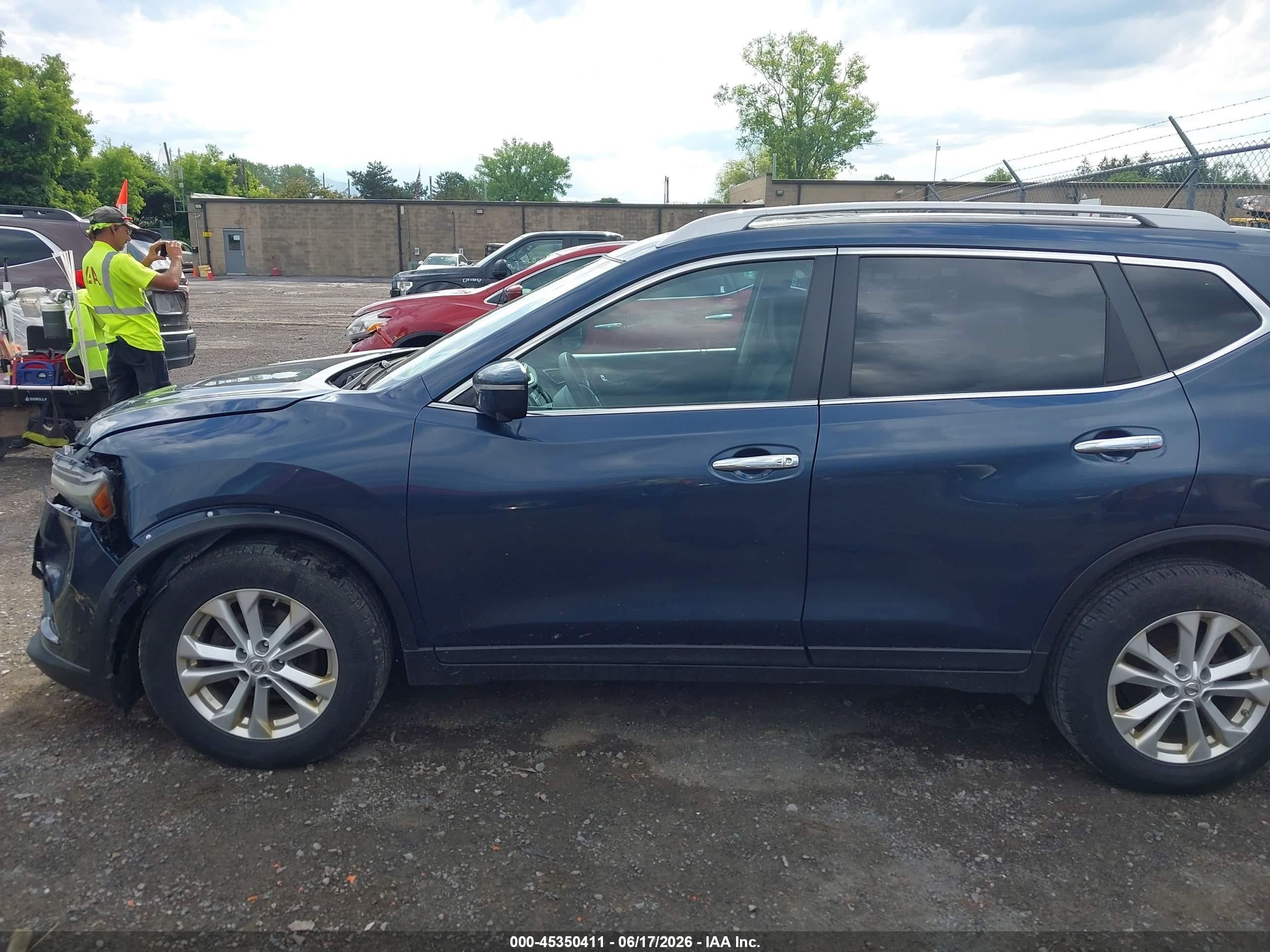2015 Nissan Rogue Sv Blue vin: 5N1AT2MV0FC823298