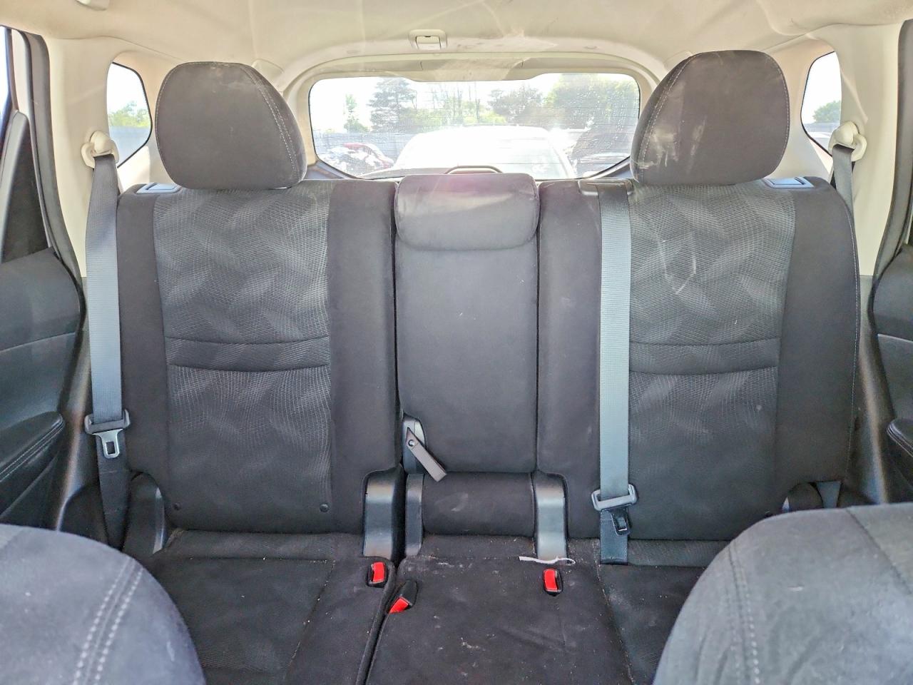 2014 Nissan Rogue S Серебряный vin: 5N1AT2MV1EC758038