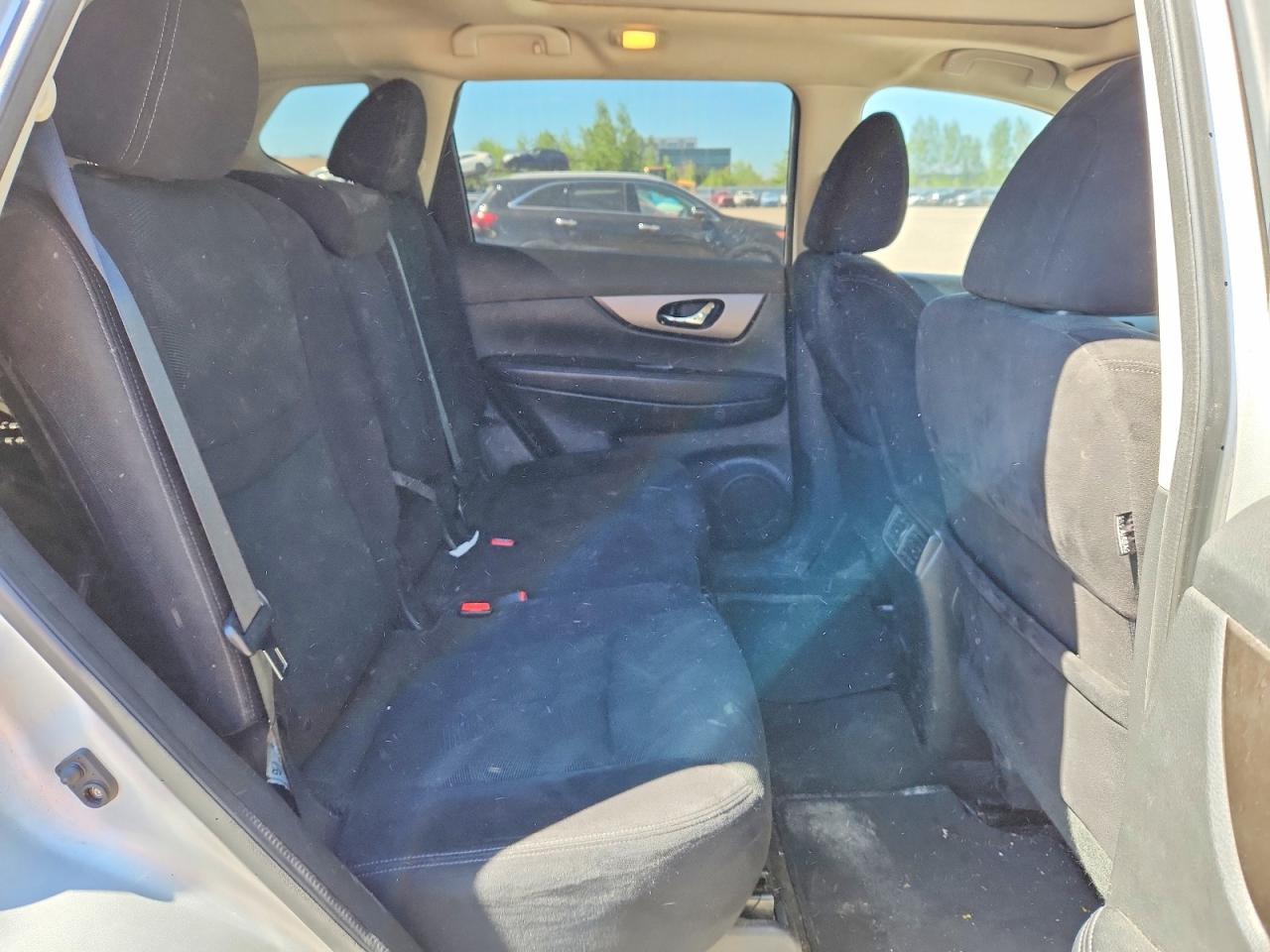 2014 Nissan Rogue S Серебряный vin: 5N1AT2MV1EC758038