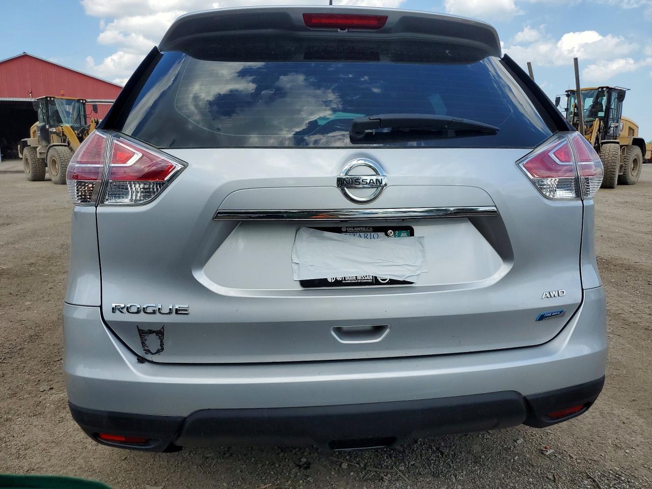 2014 Nissan Rogue S Silver vin: 5N1AT2MV1EC845339