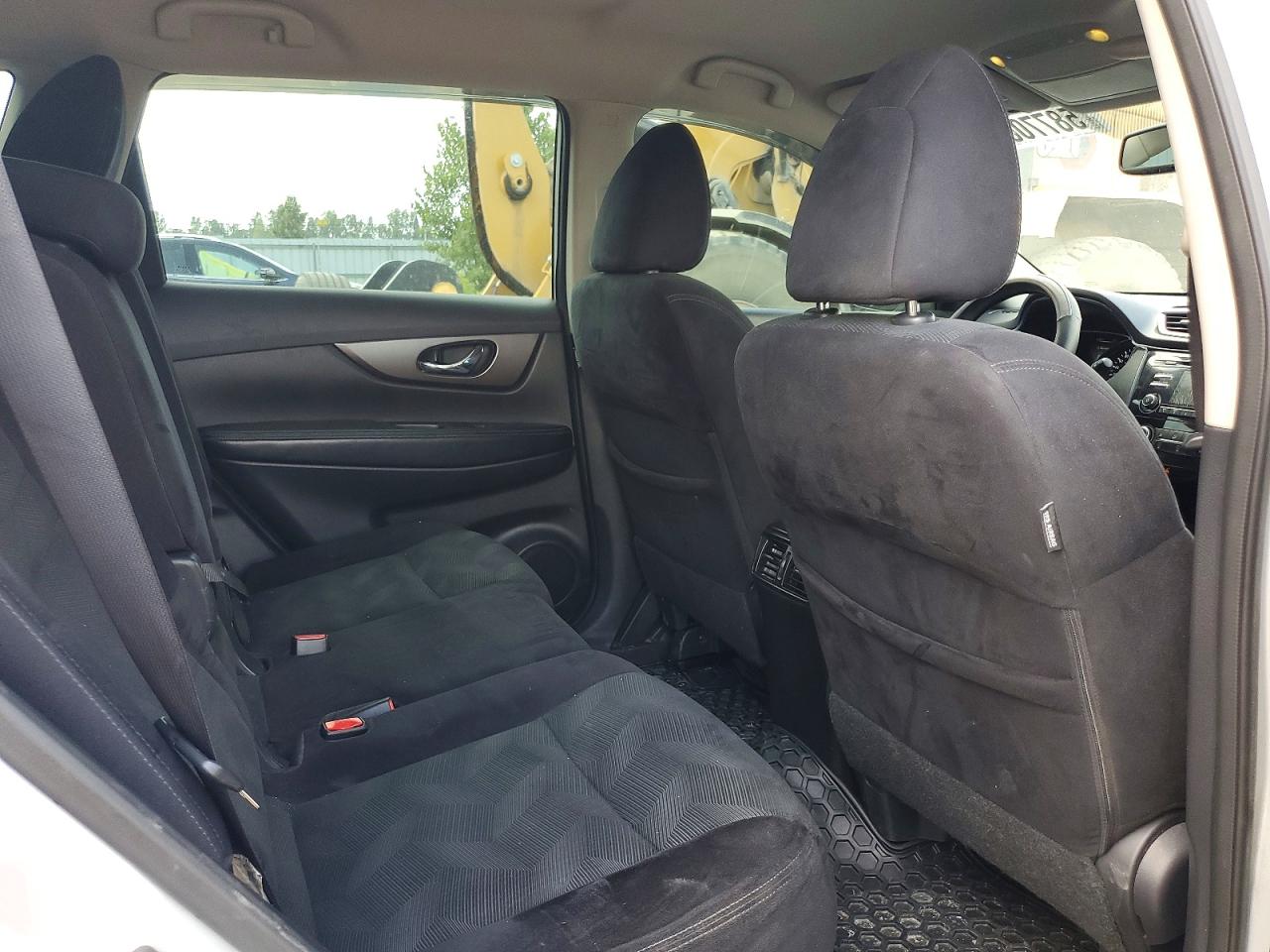 2014 Nissan Rogue S Silver vin: 5N1AT2MV1EC845339