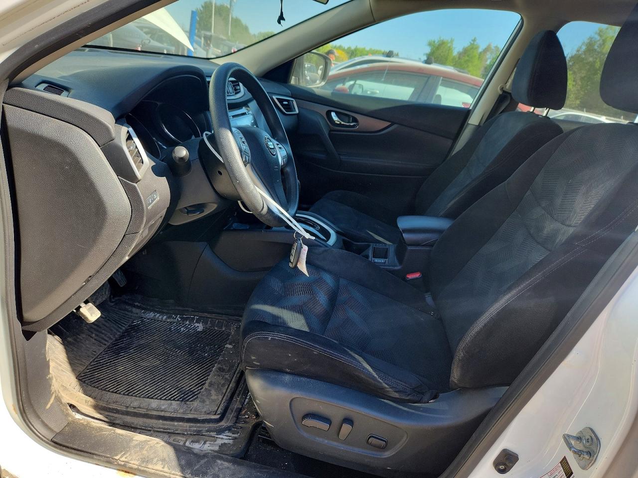 2014 Nissan Rogue S White vin: 5N1AT2MV1EC847544
