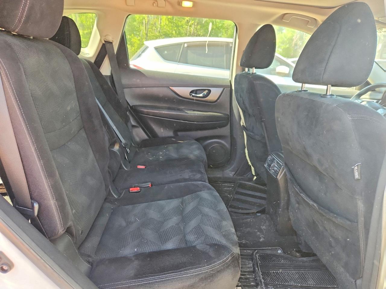 2014 Nissan Rogue S White vin: 5N1AT2MV1EC847544