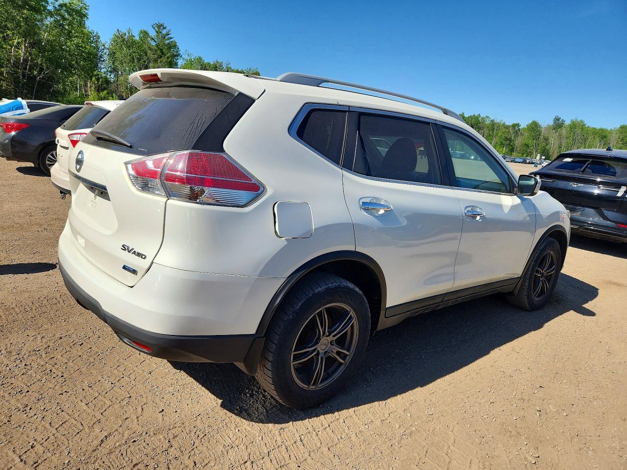 2014 Nissan Rogue S White vin: 5N1AT2MV1EC847544