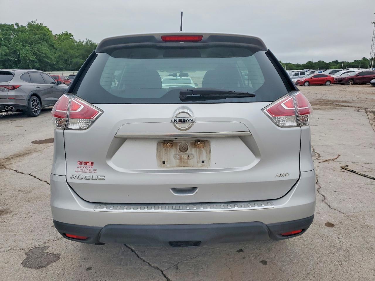 2015 Nissan Rogue S Silver vin: 5N1AT2MV1FC756257