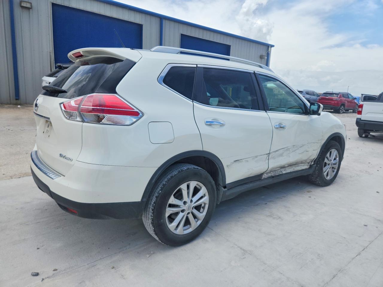 2015 Nissan Rogue S White vin: 5N1AT2MV1FC765282