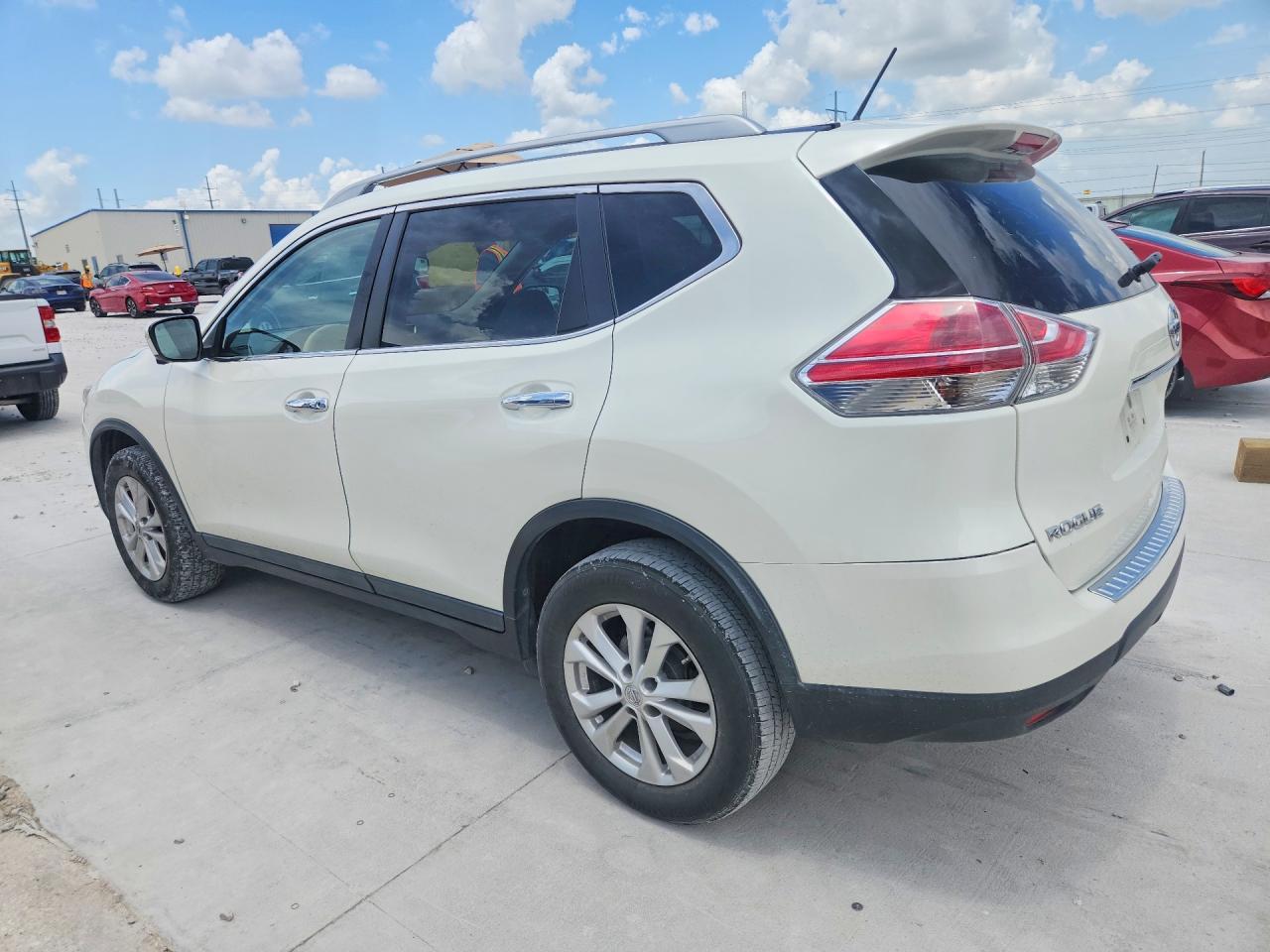 2015 Nissan Rogue S White vin: 5N1AT2MV1FC765282