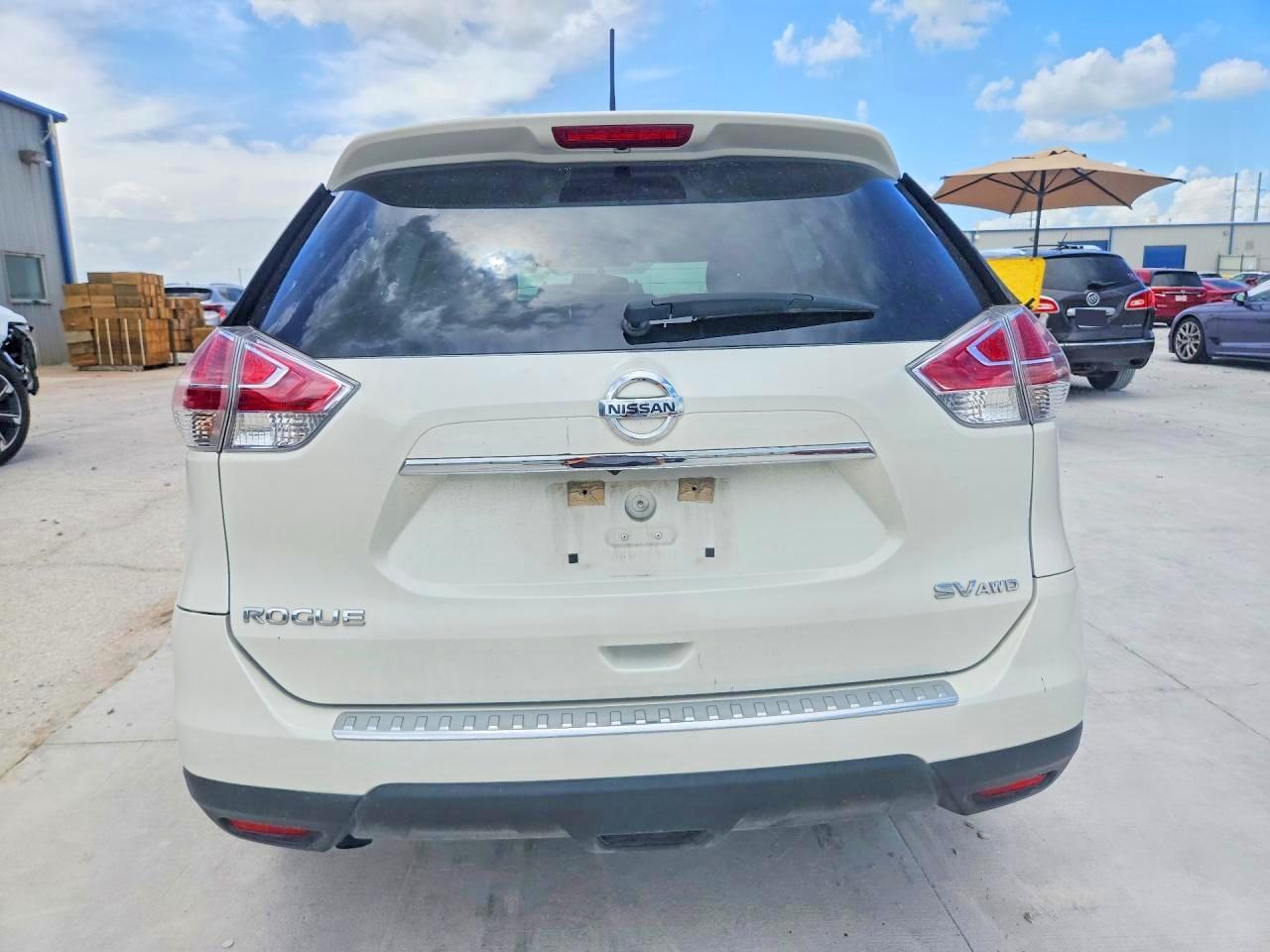 2015 Nissan Rogue S White vin: 5N1AT2MV1FC765282