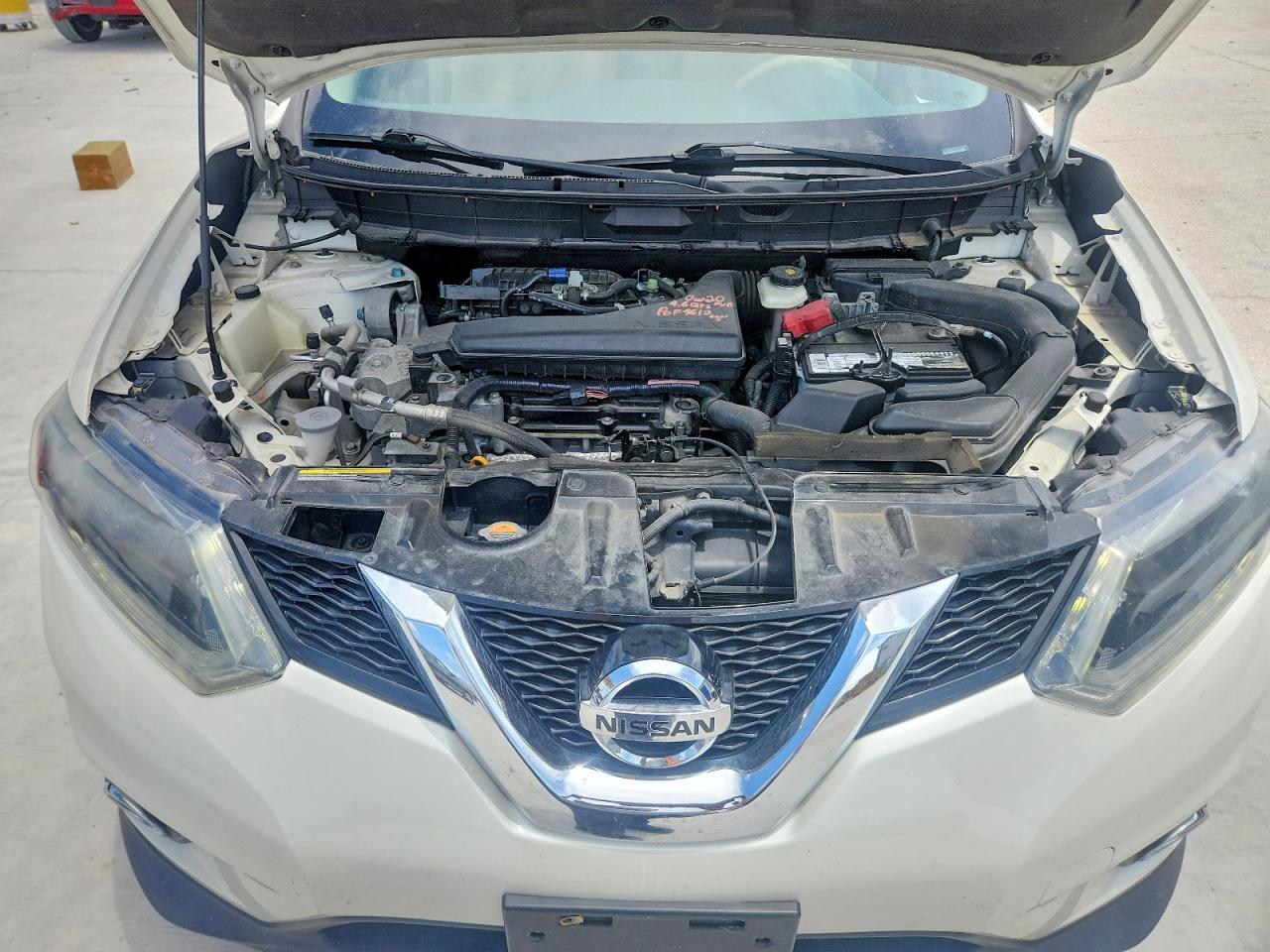 2015 Nissan Rogue S White vin: 5N1AT2MV1FC765282