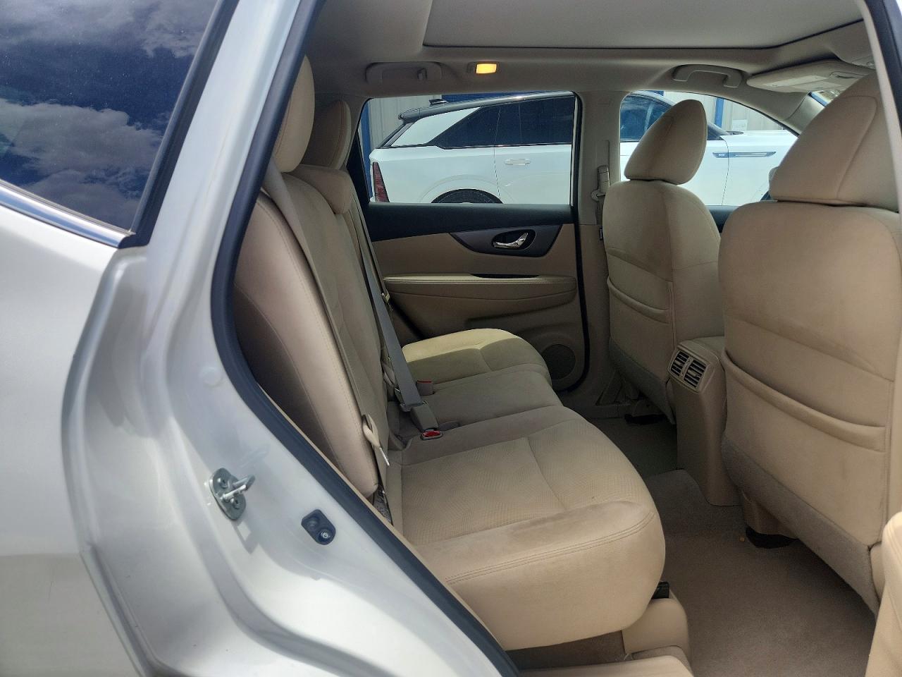2015 Nissan Rogue S White vin: 5N1AT2MV1FC765282