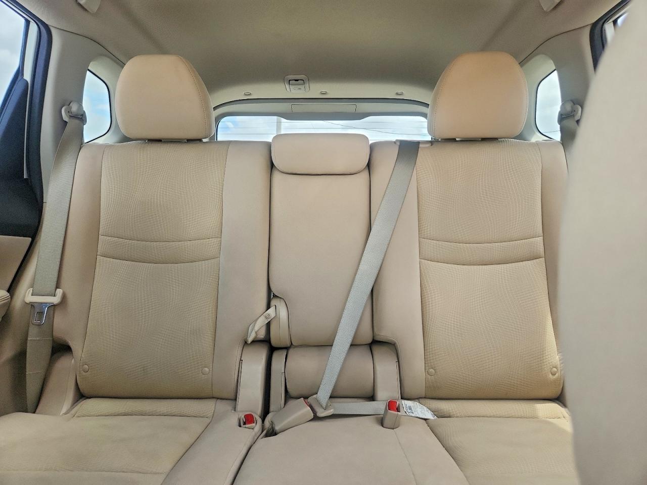 2015 Nissan Rogue S White vin: 5N1AT2MV1FC765282
