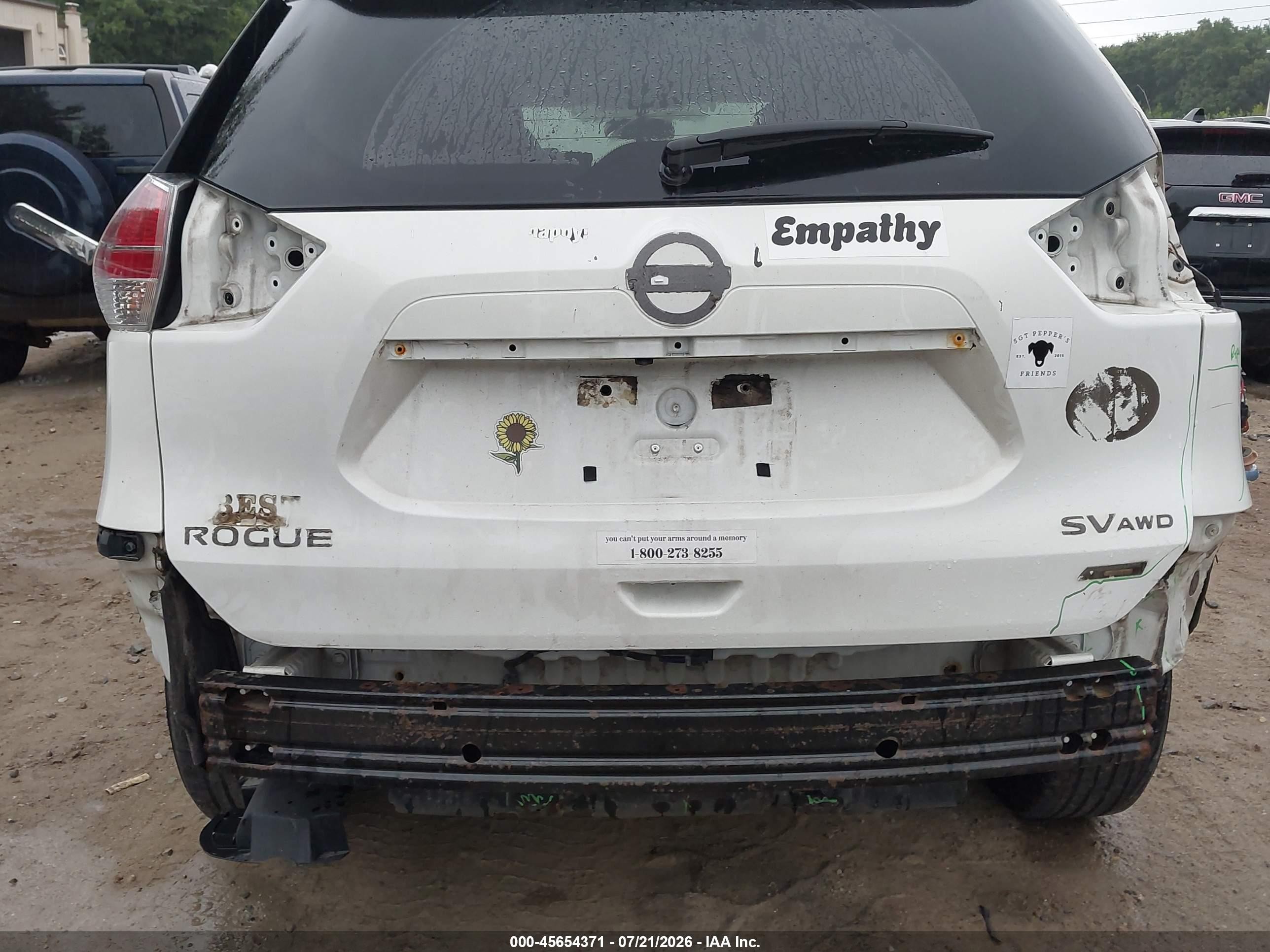 2014 Nissan Rogue Sv White vin: 5N1AT2MV2EC754399