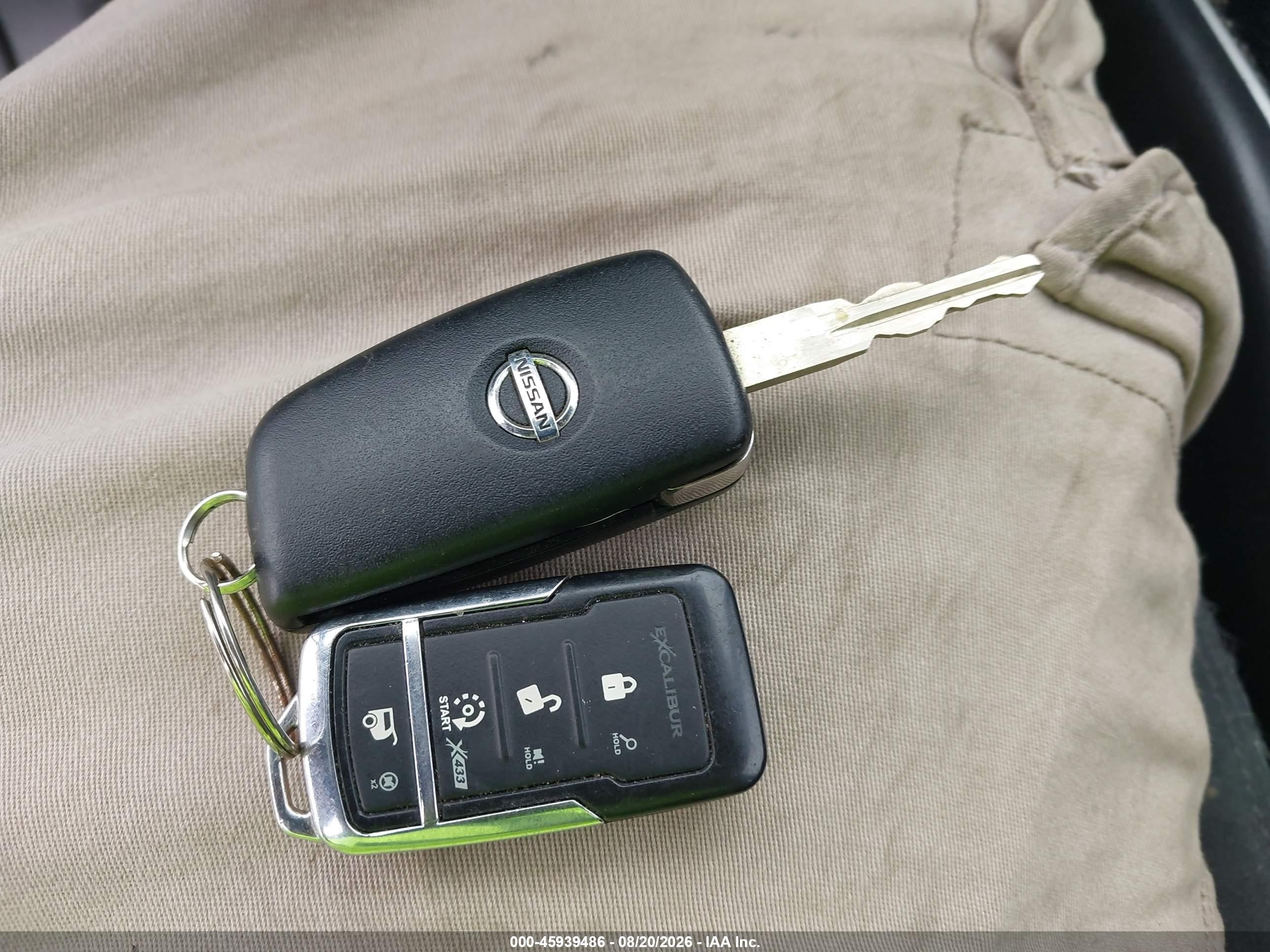 2014 Nissan Rogue S Silver vin: 5N1AT2MV2EC755052