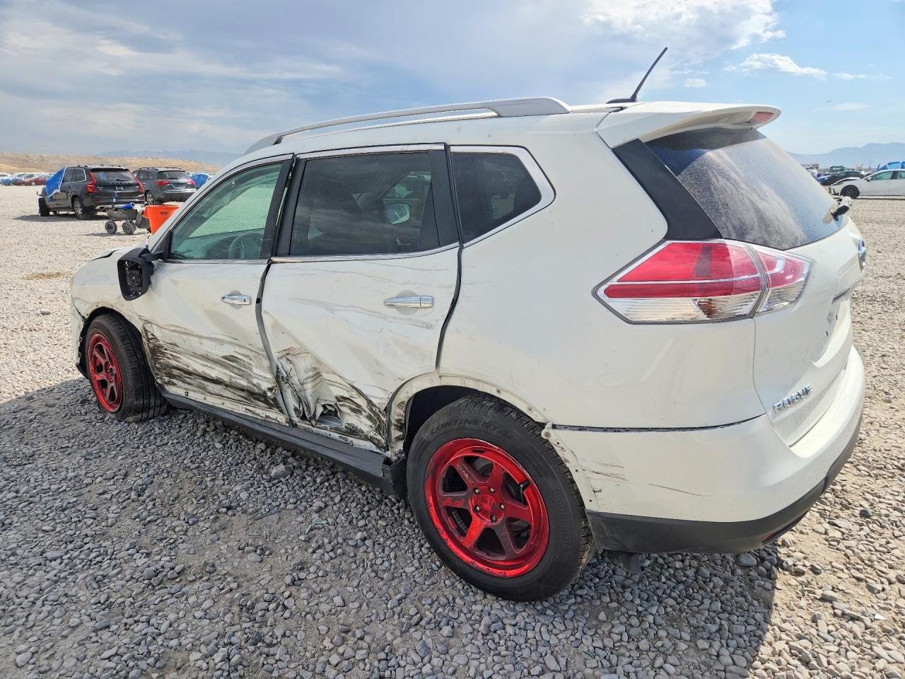 2014 Nissan Rogue S White vin: 5N1AT2MV2EC784826