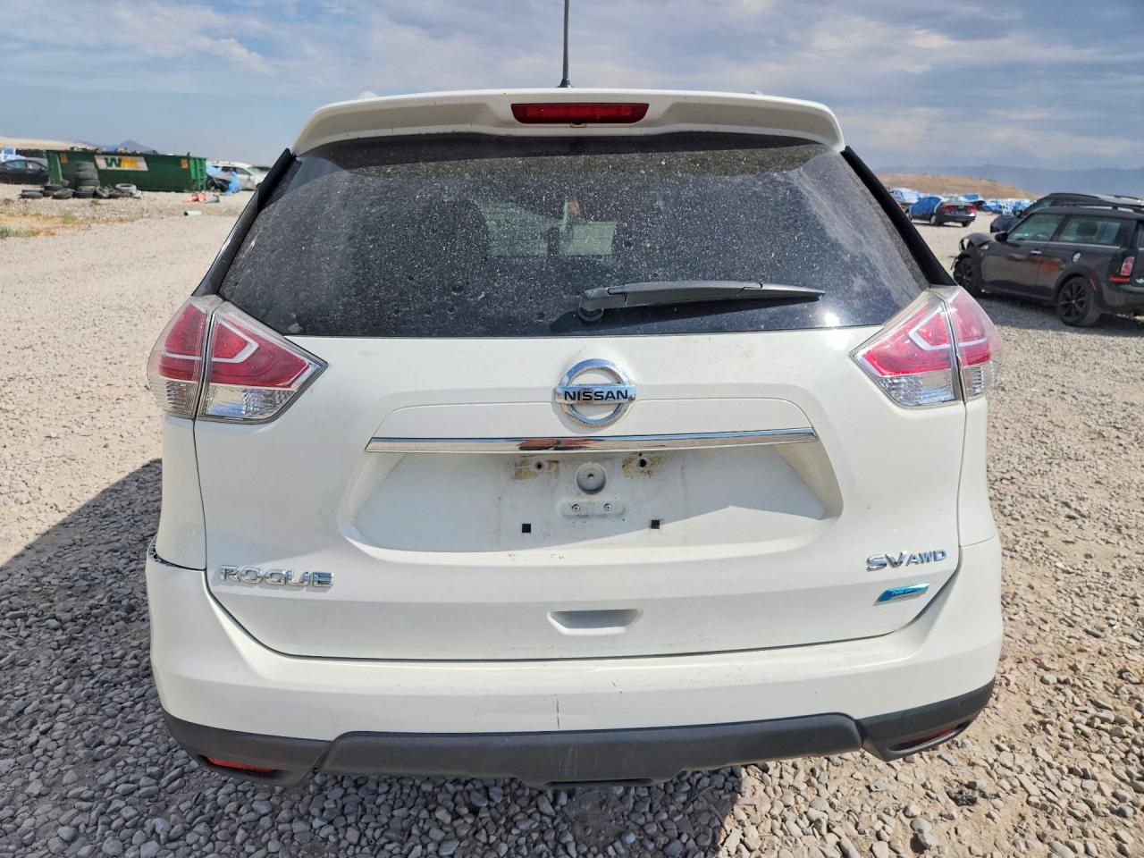 2014 Nissan Rogue S White vin: 5N1AT2MV2EC784826
