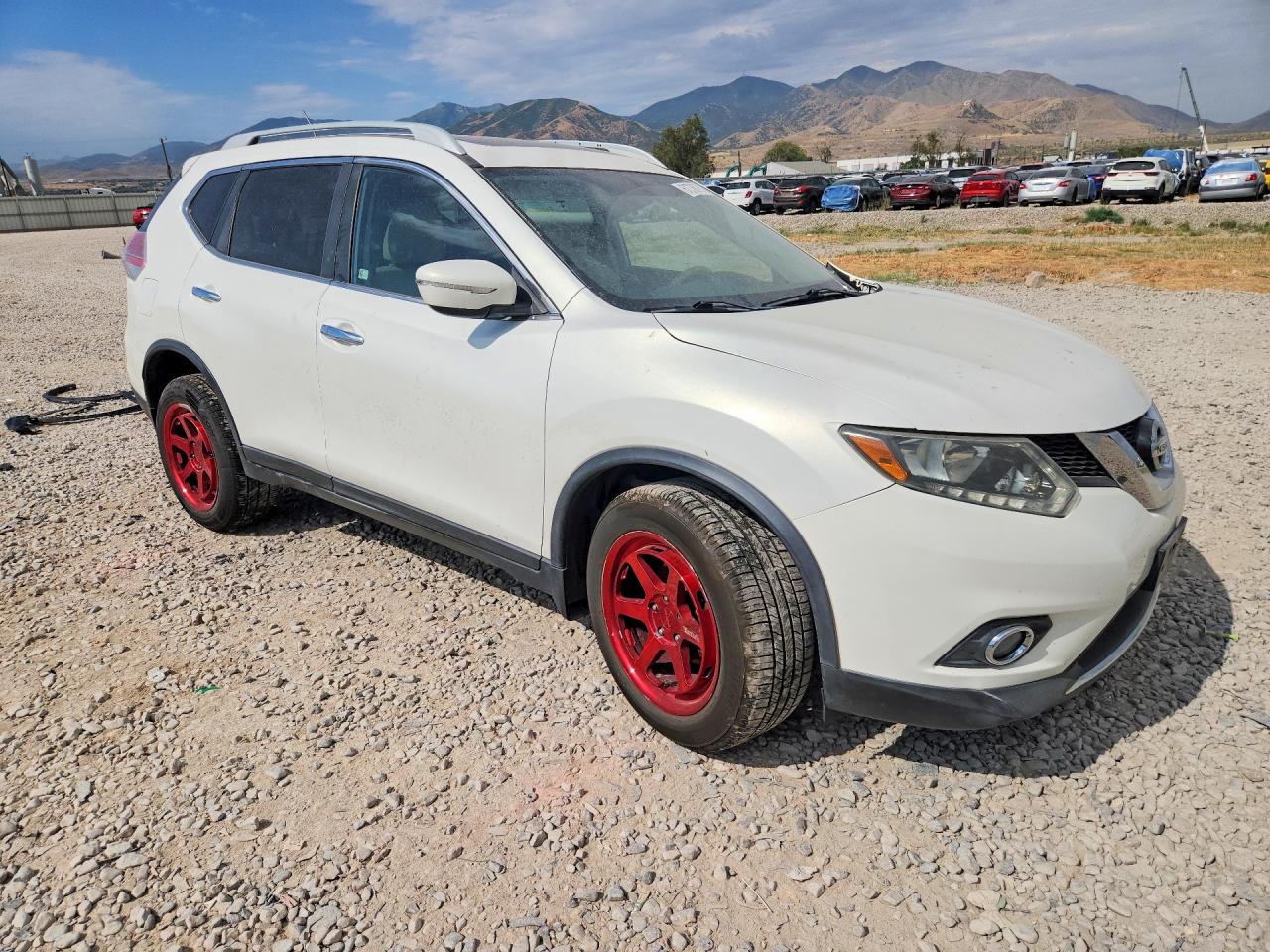 2014 Nissan Rogue S White vin: 5N1AT2MV2EC784826