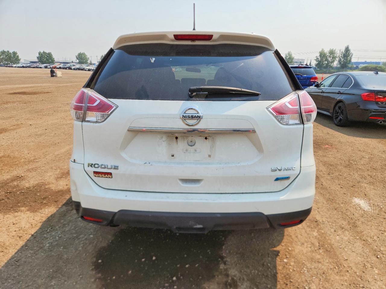 2014 Nissan Rogue S Белый vin: 5N1AT2MV2EC824113