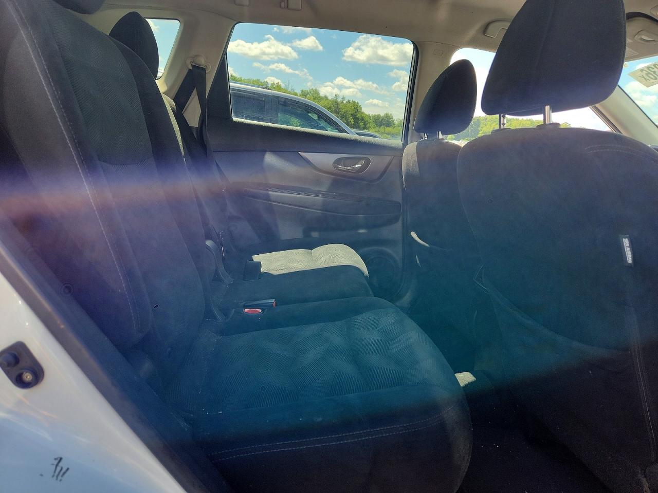 2014 Nissan Rogue Sv White vin: 5N1AT2MV2EC850131