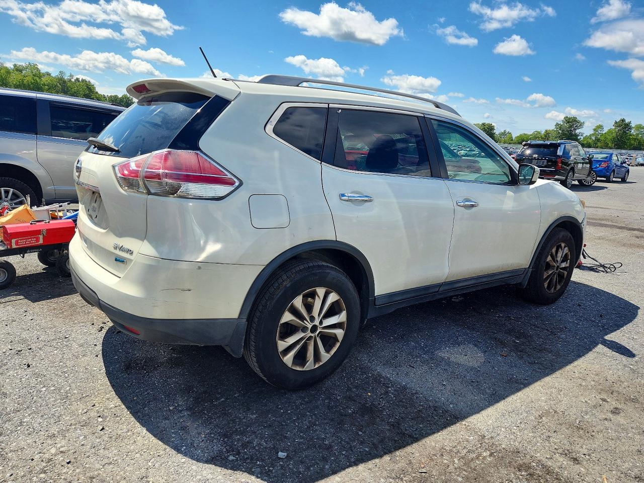 2014 Nissan Rogue Sv White vin: 5N1AT2MV2EC850131