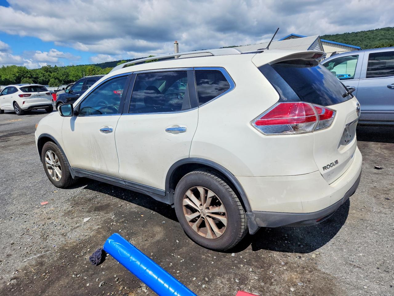 2014 Nissan Rogue Sv White vin: 5N1AT2MV2EC850131