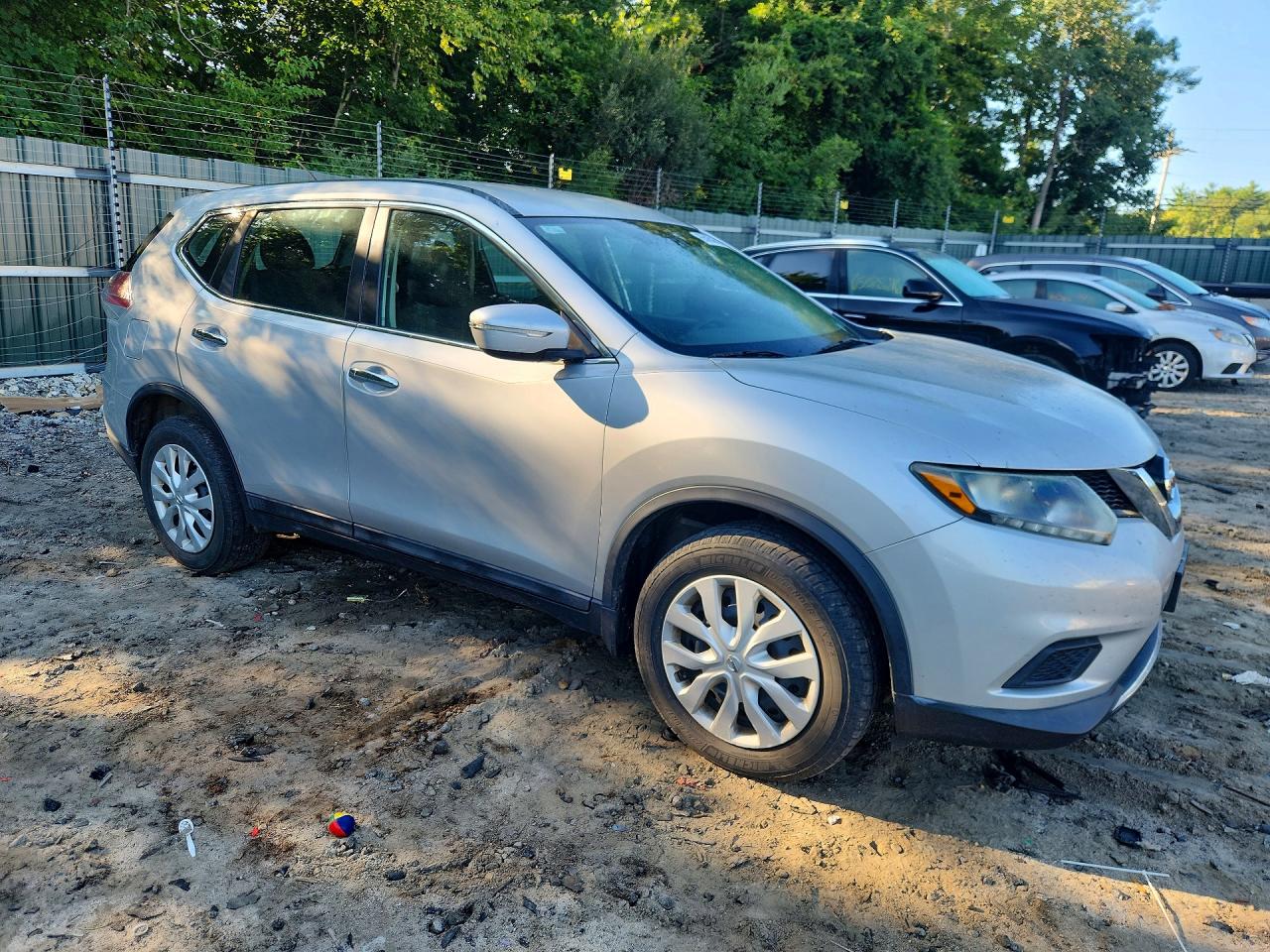 2014 Nissan Rogue S Silver vin: 5N1AT2MV2EC863669