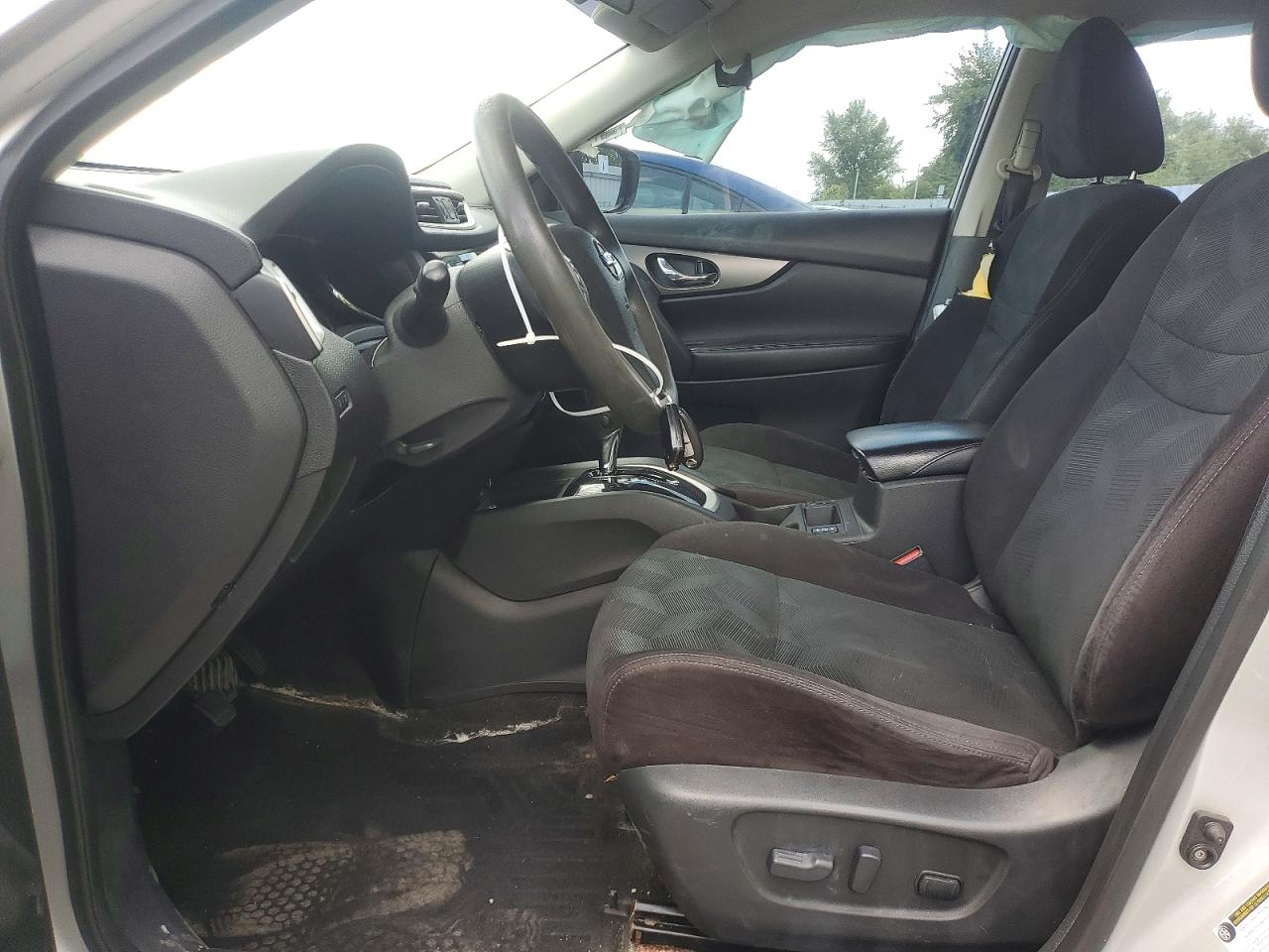 2015 Nissan Rogue S Silver vin: 5N1AT2MV2FC750998