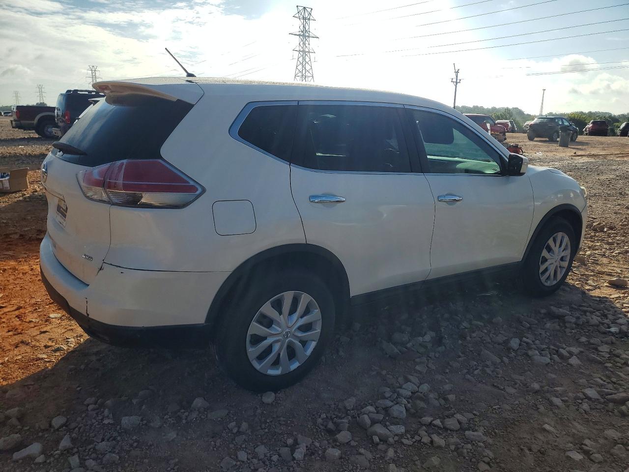 2015 Nissan Rogue S White vin: 5N1AT2MV2FC759071