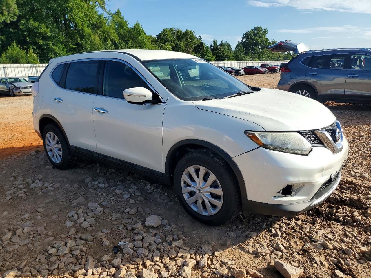 2015 Nissan Rogue S White vin: 5N1AT2MV2FC759071