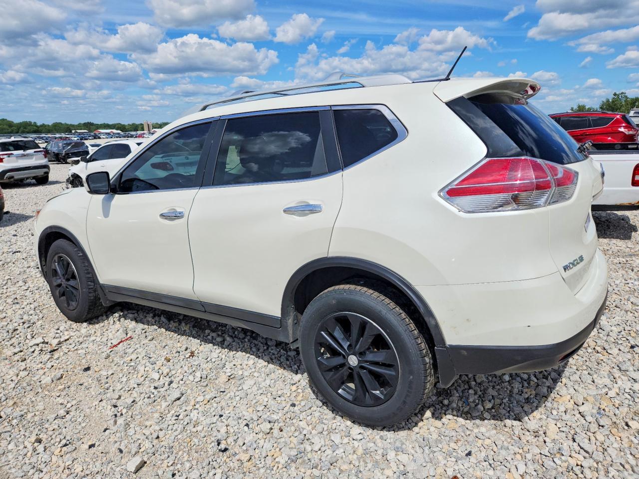 2015 Nissan Rogue S White vin: 5N1AT2MV2FC764058