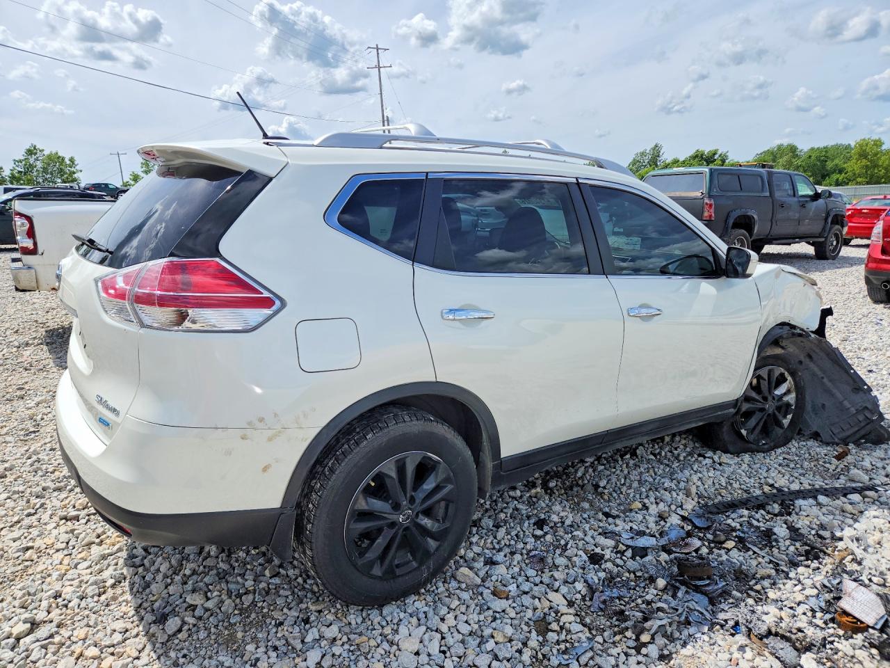 2015 Nissan Rogue S White vin: 5N1AT2MV2FC764058