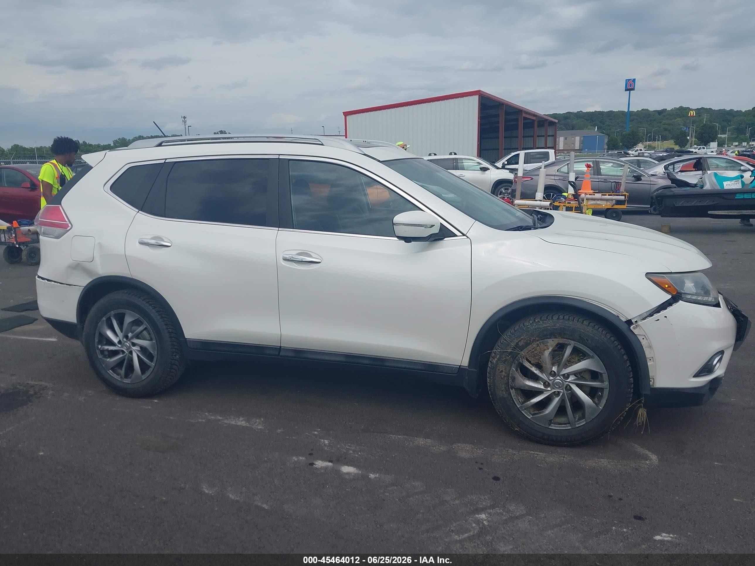 2015 Nissan Rogue S/sl/sv White vin: 5N1AT2MV2FC769230