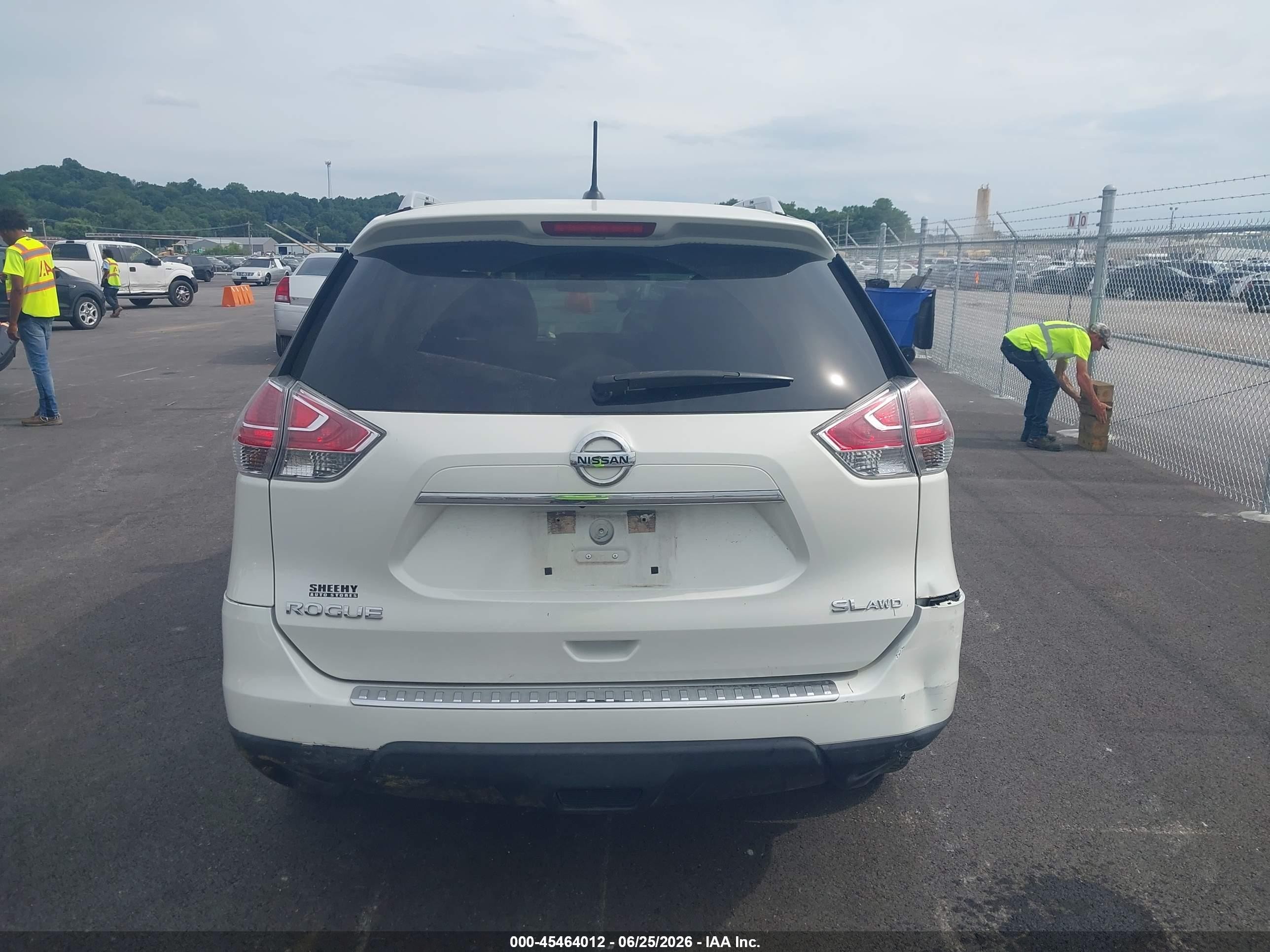 2015 Nissan Rogue S/sl/sv White vin: 5N1AT2MV2FC769230