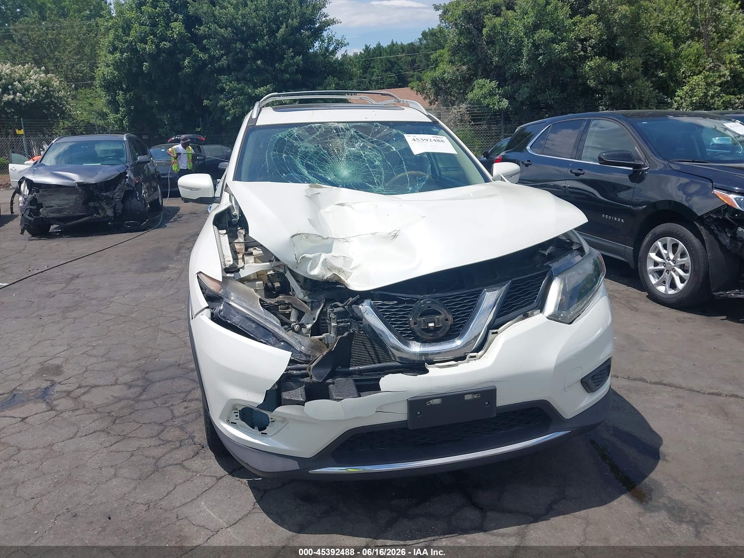 2015 Nissan Rogue Sv White vin: 5N1AT2MV2FC812559