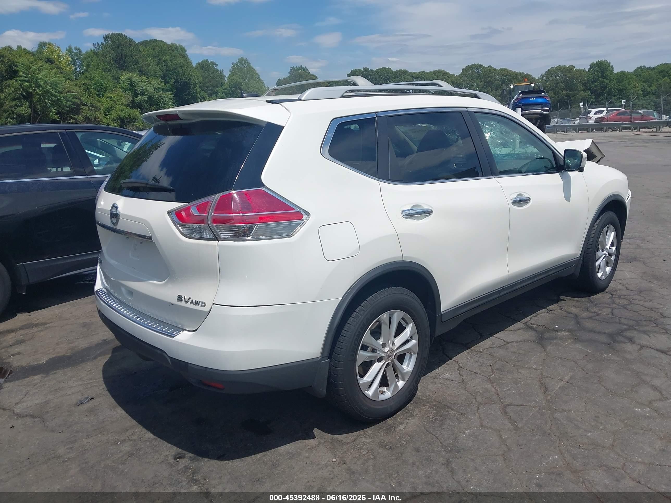 2015 Nissan Rogue Sv White vin: 5N1AT2MV2FC812559